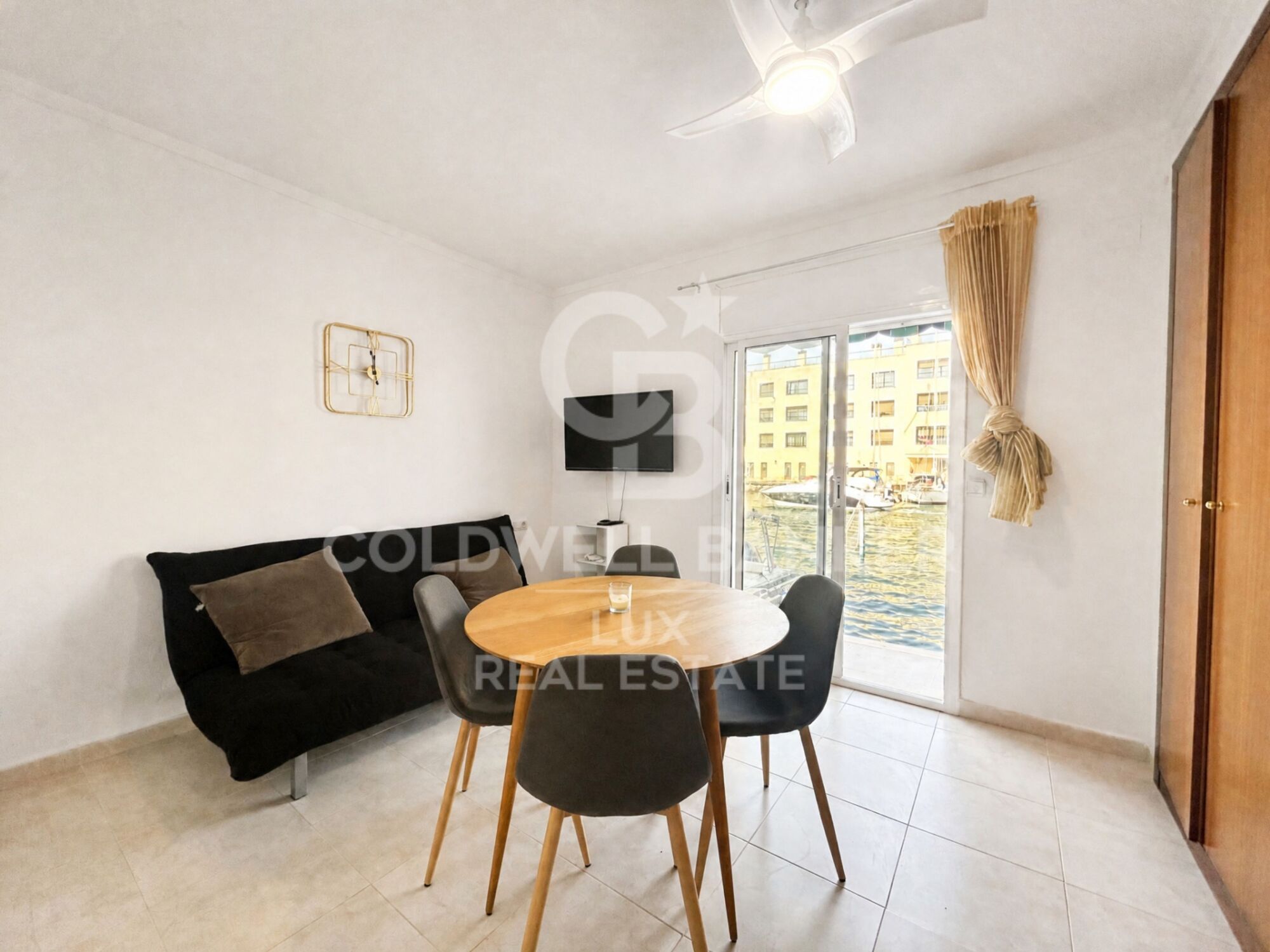 House with a 12x4.6m mooring, 500m from the sea, Empuriabrava