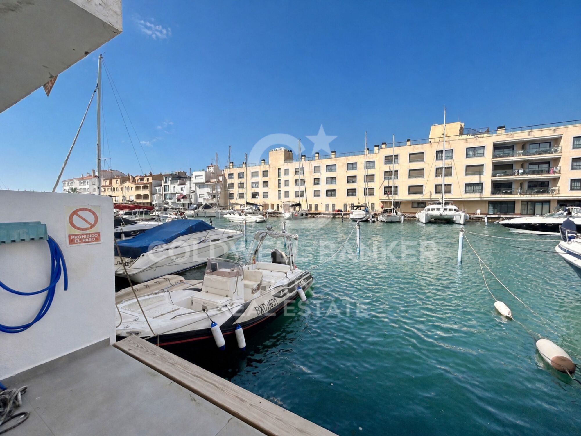 House with a 12x4.6m mooring, 500m from the sea, Empuriabrava