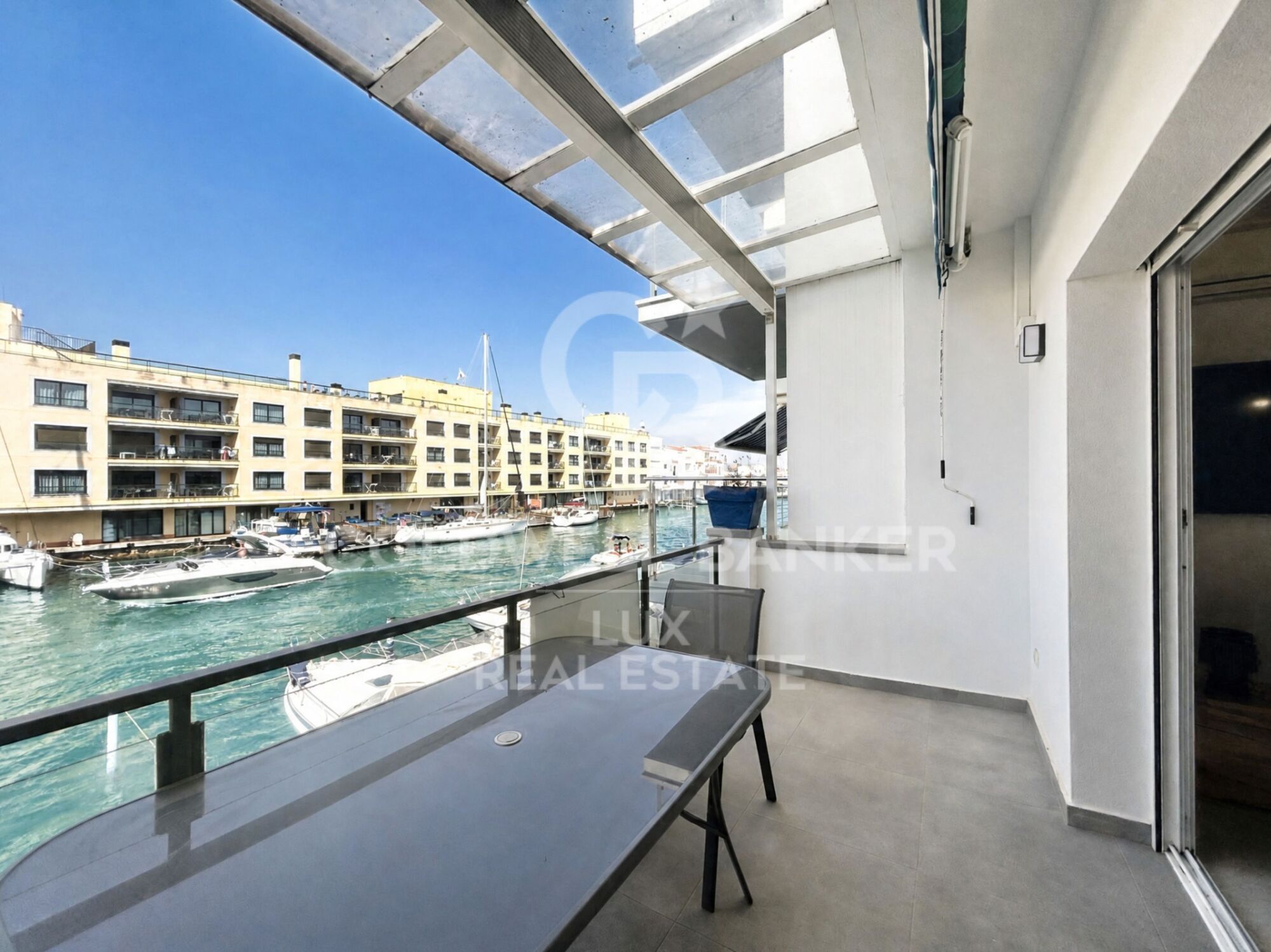 House with a 12x4.6m mooring, 500m from the sea, Empuriabrava