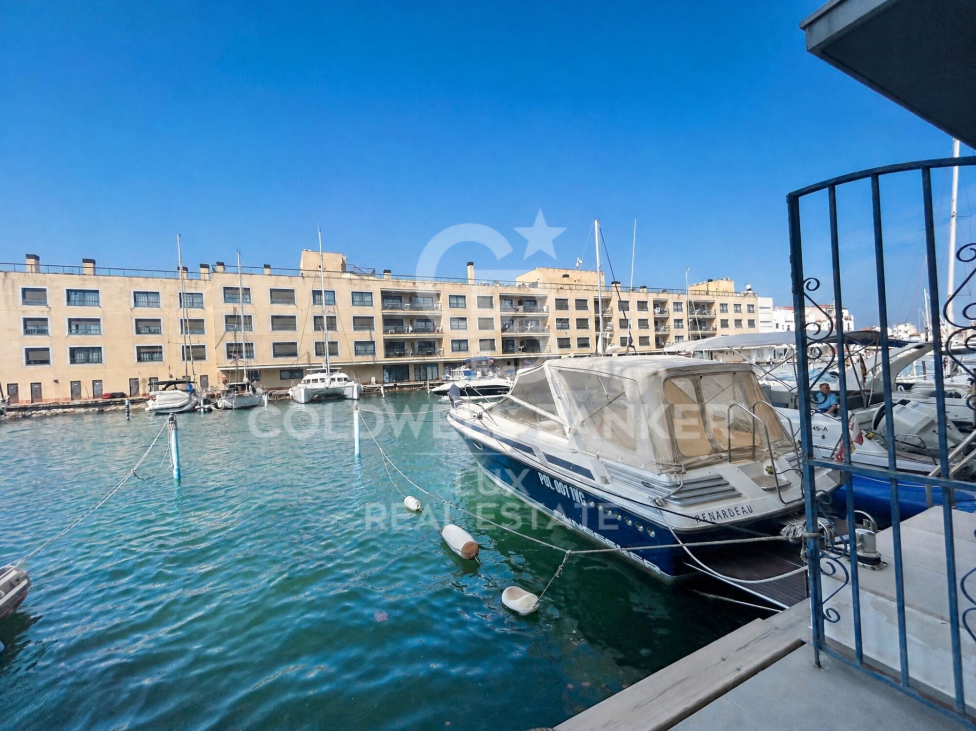 House with a 12x4.6m mooring, 500m from the sea, Empuriabrava