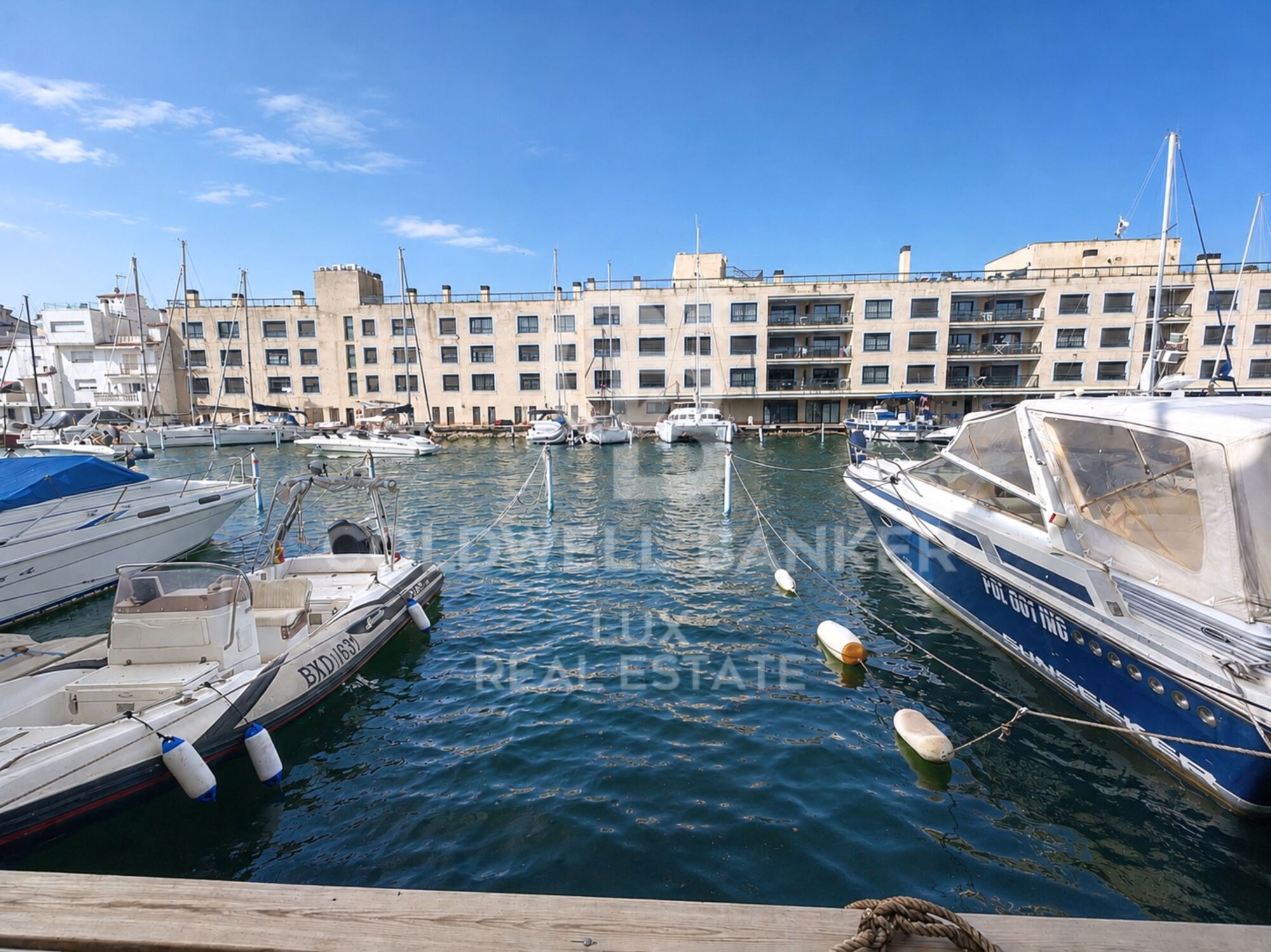House with a 12x4.6m mooring, 500m from the sea, Empuriabrava