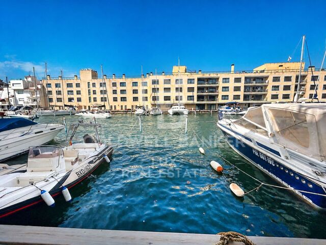 Casa con amarre de 12 x 4 m a 500 m del mar, Empuriabrava