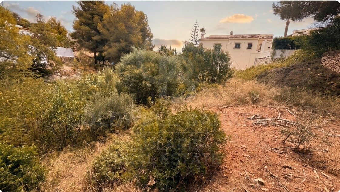 Exklusives städtisches Grundstück für eine Luxusvilla in Benissa Costa, nur wenige Minuten vom Meer entfernt