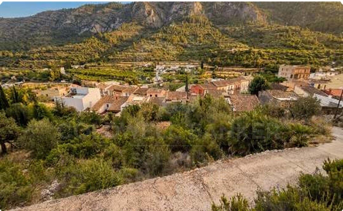 Excelente oportunidad de inversión: parcela urbana de 1.077 m² en el corazón del Vall de Pop
