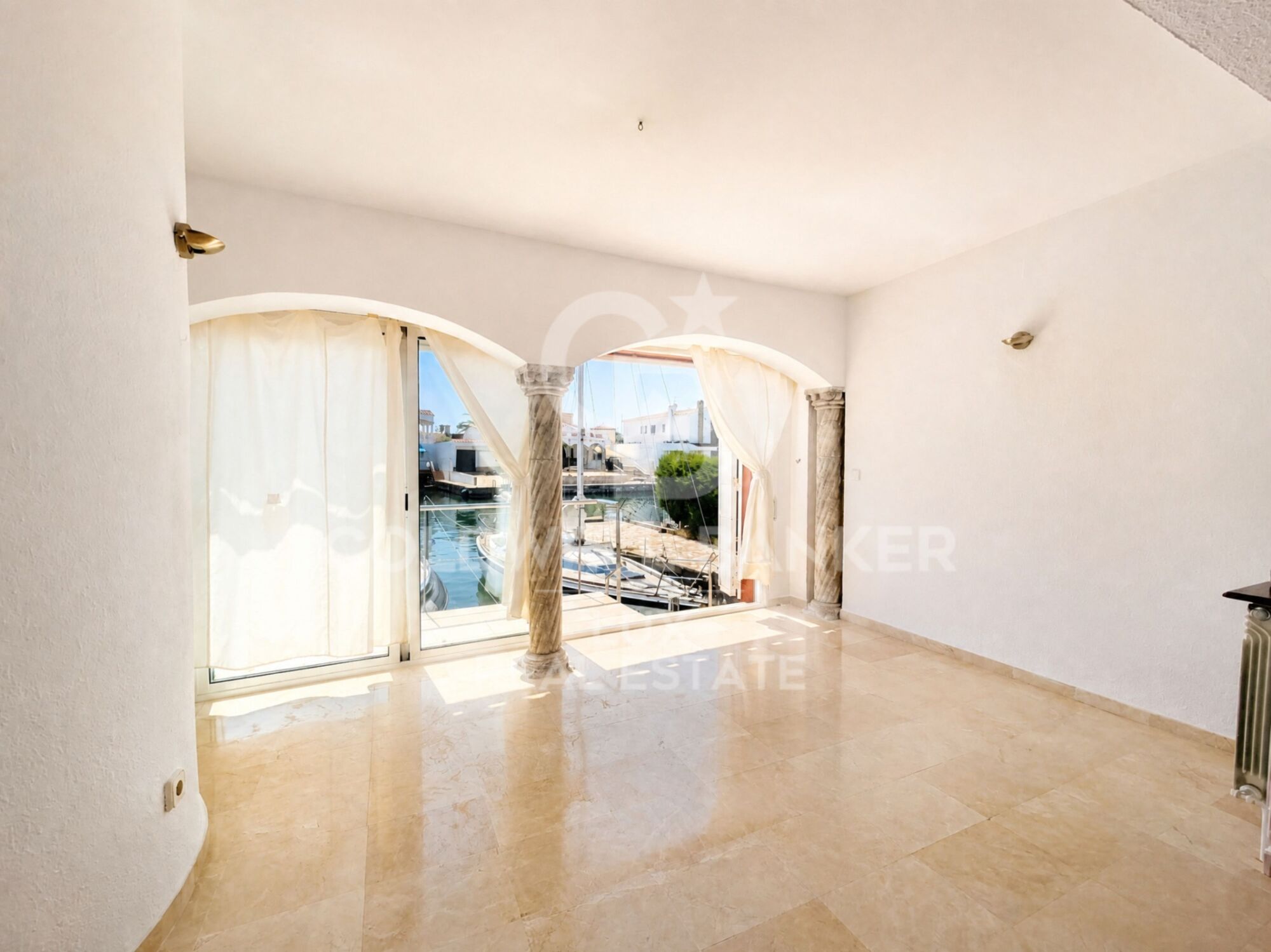 Haus mit Blick auf den Kanal und Garage, Empuriabrava - Salins