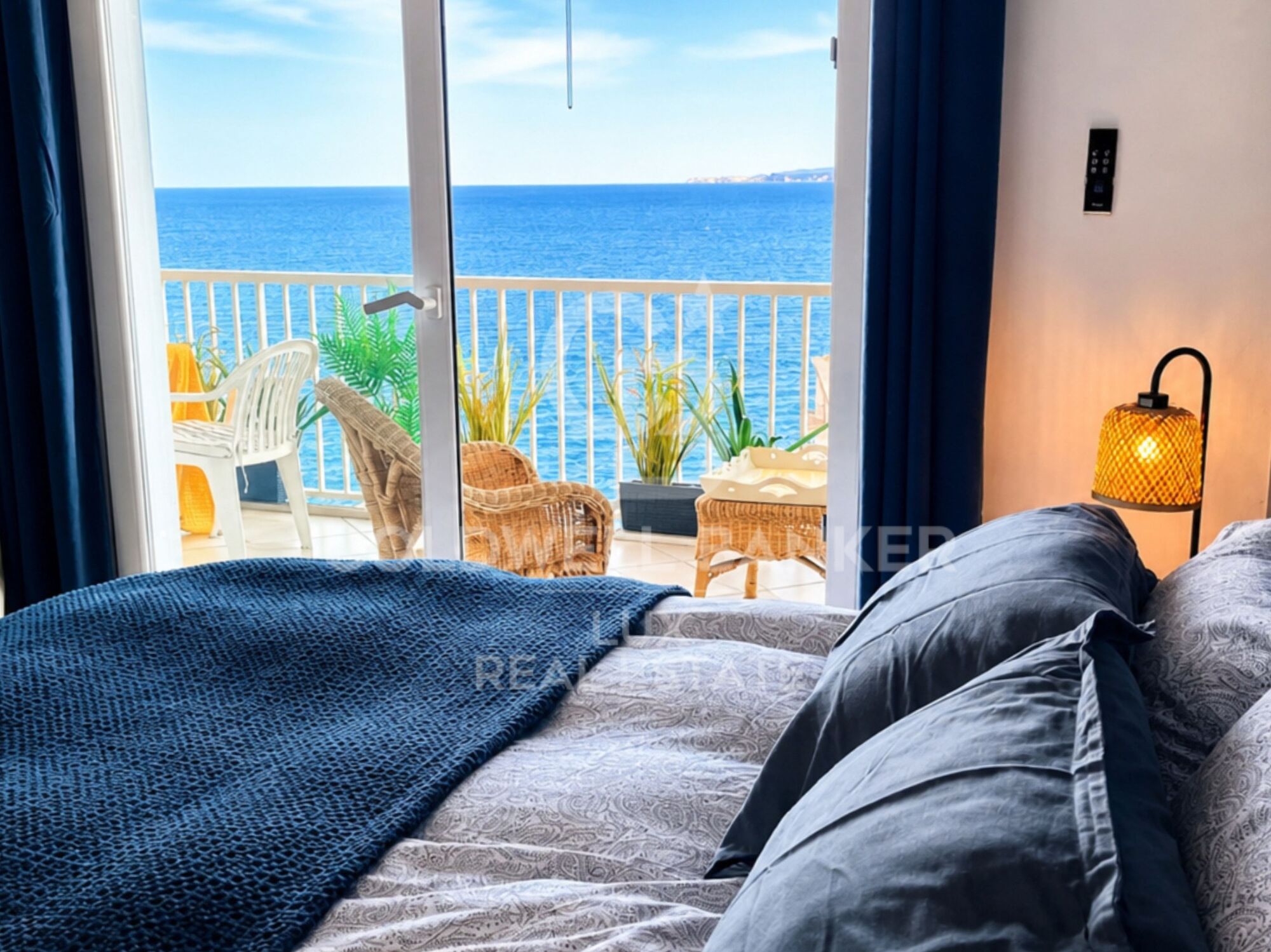 Vue mer à Roses, appartement rénové avec licence touristique