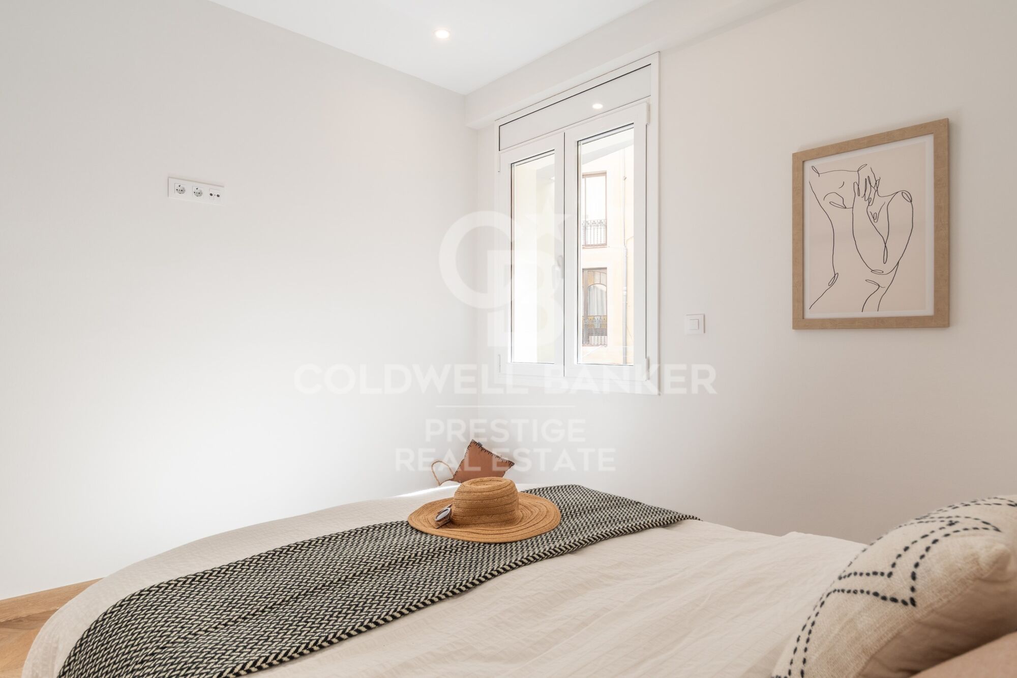 Apartment one street away from Paseo De Gracia