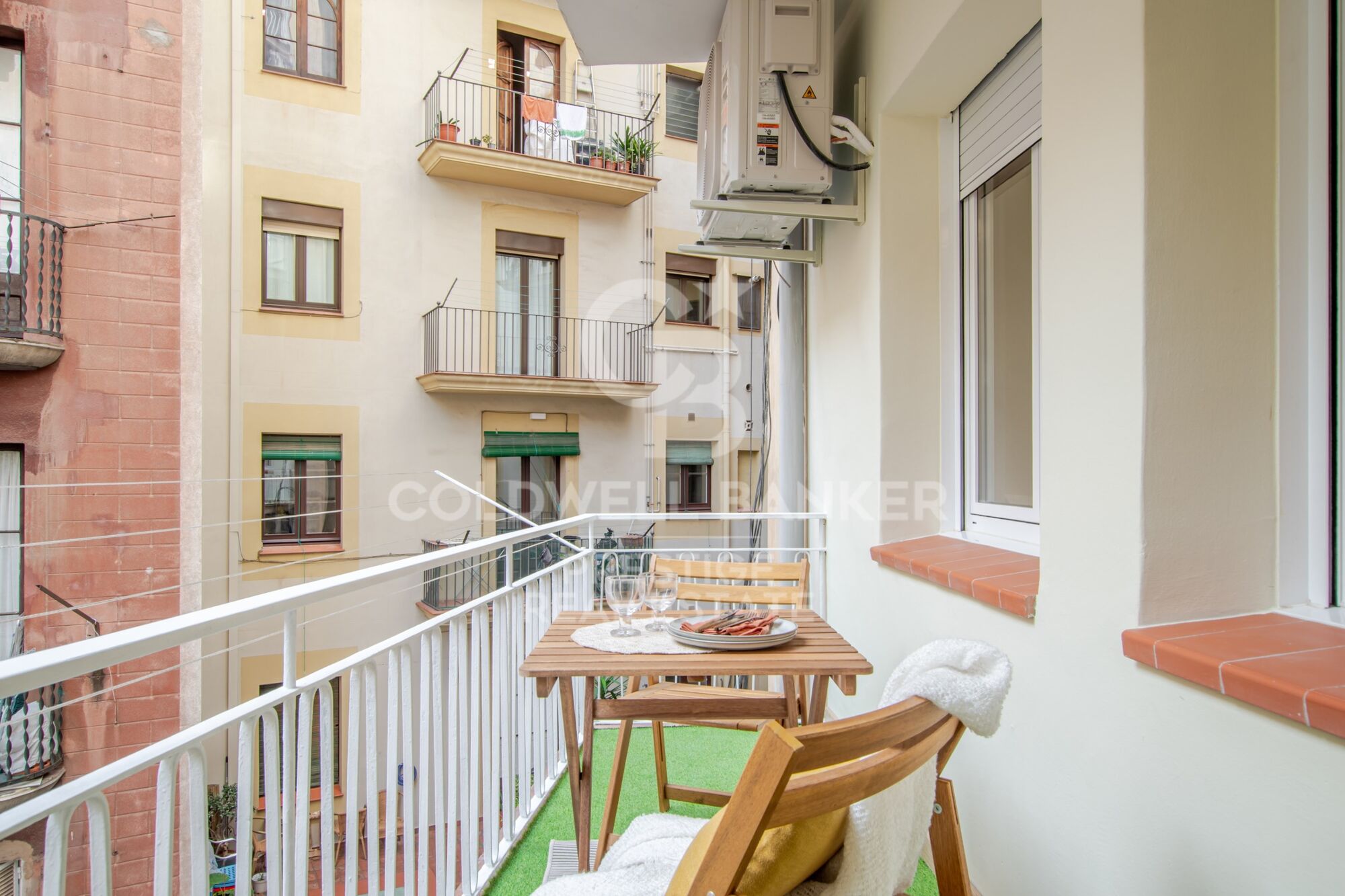 Piso a una calle de Paseo De Gracia