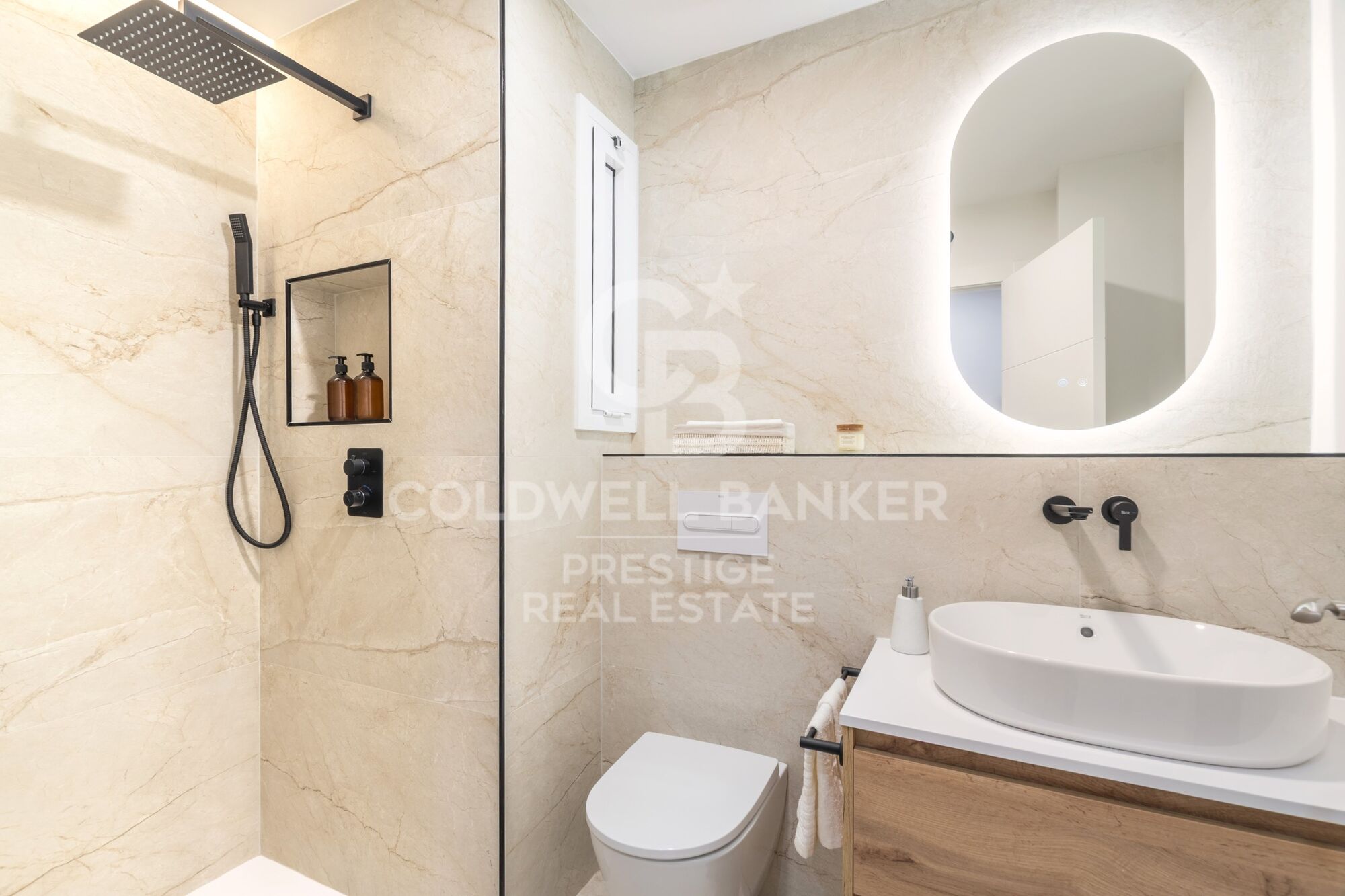 Apartment one street away from Paseo De Gracia