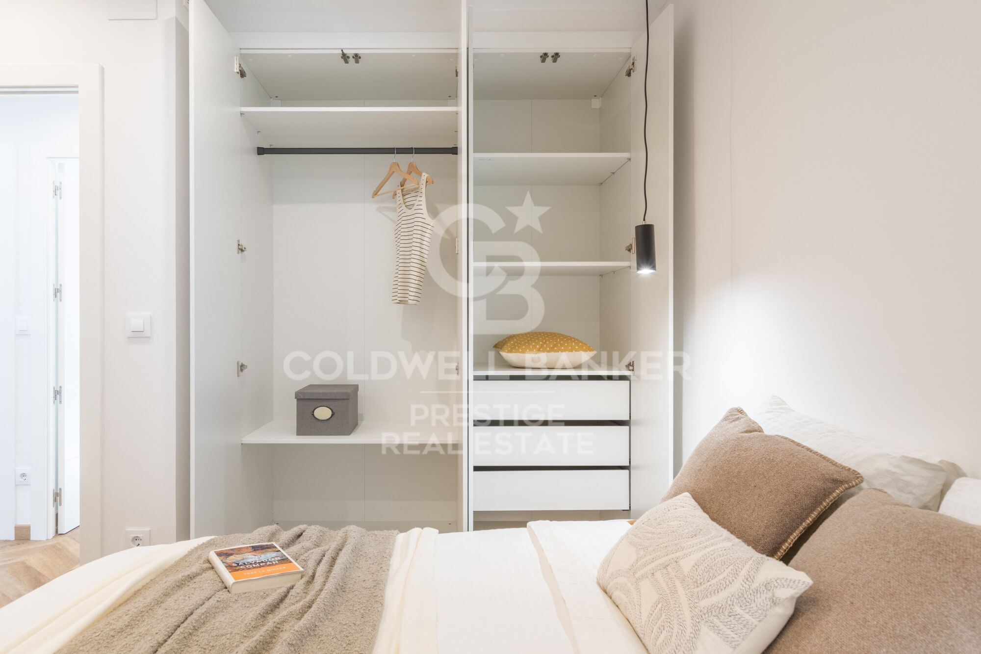 Apartment one street away from Paseo De Gracia