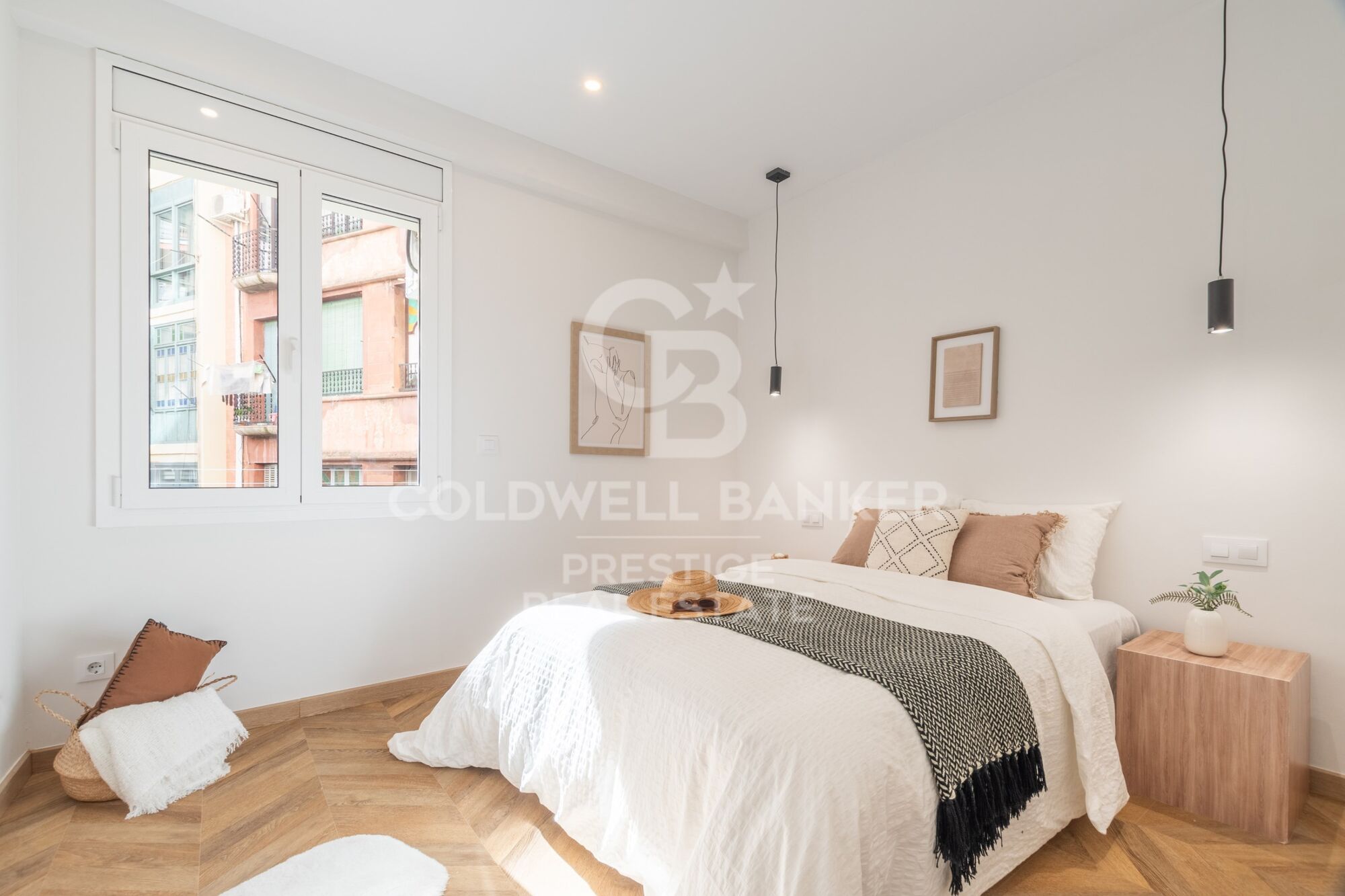 Apartment one street away from Paseo De Gracia
