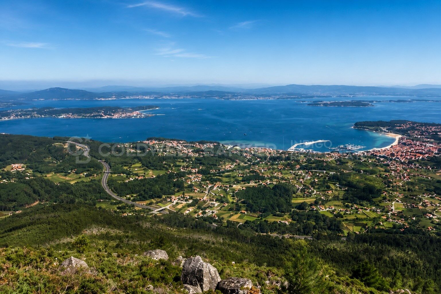 Suelo Urbano de 5.444 m2 en Rías Baixas con Vistas al Mar