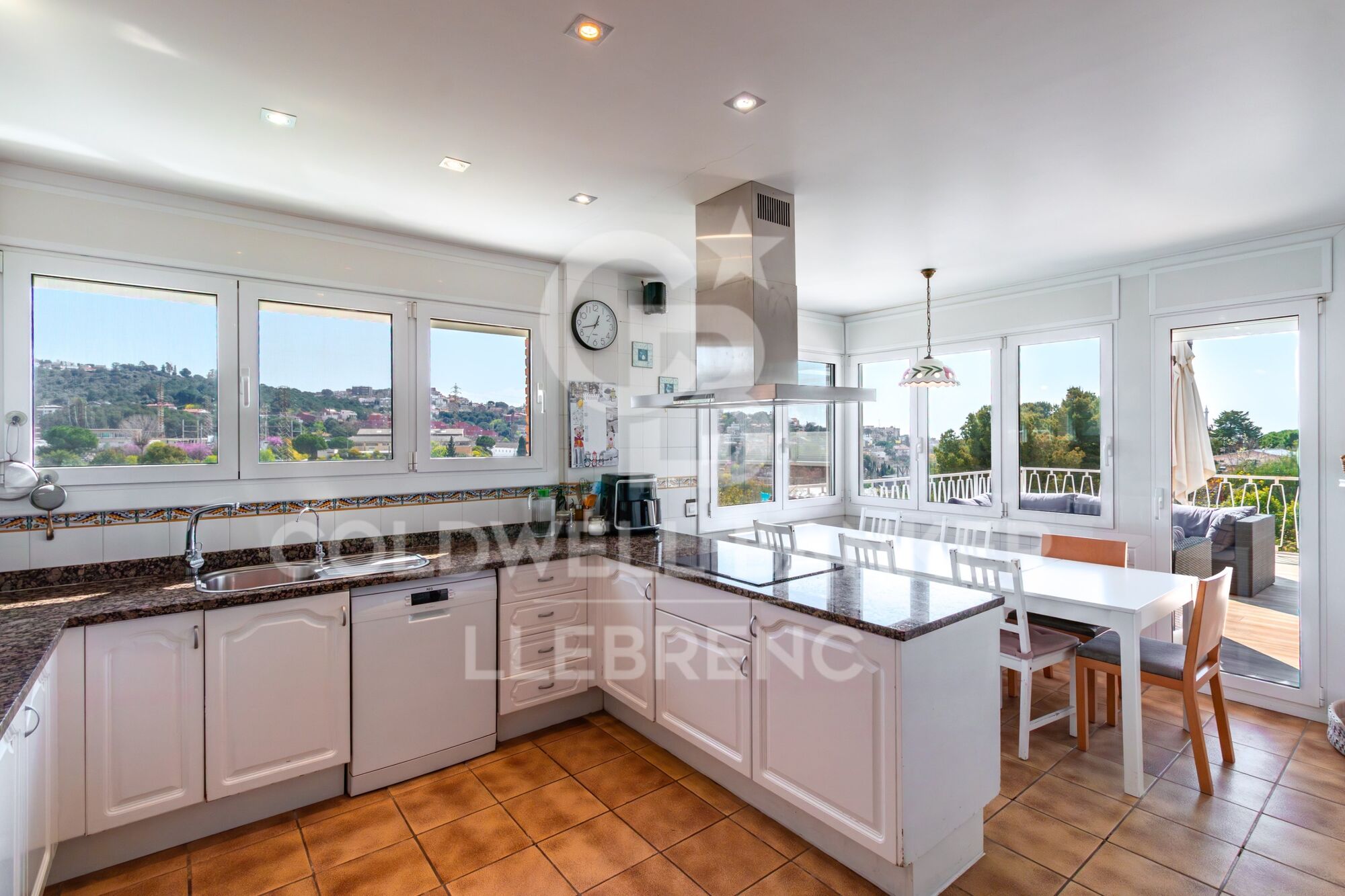 Detached house with swimming pool, garden and large terraces in La Plana - Bellsoleig