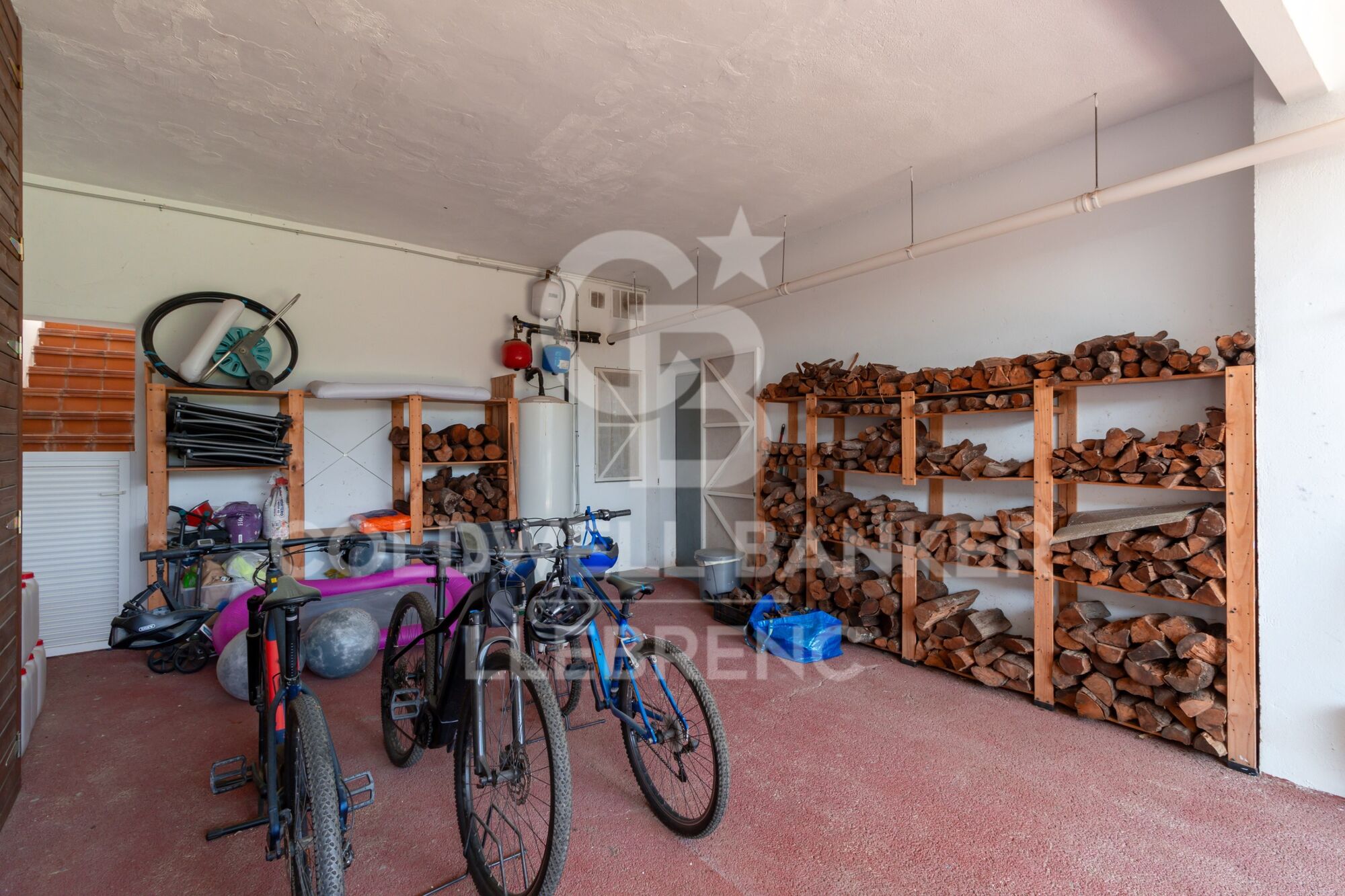 Casa unifamiliar con piscina, jardín y amplias terrazas en venta en La Plana - Bellsoleig