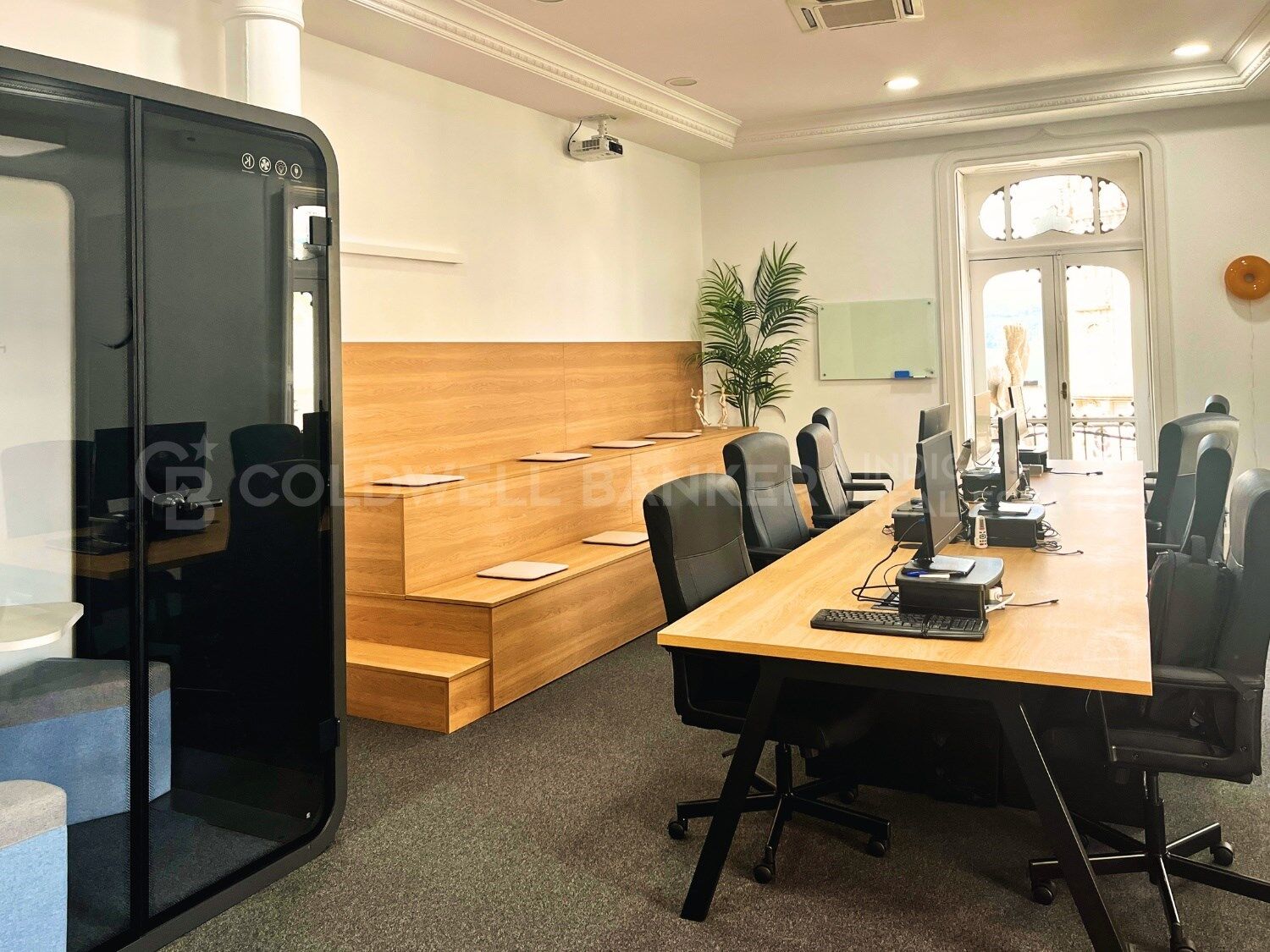 OFICINA PREMIUM PLUG & PLAY EN PORTA DO SOL - LISTA PARA ENTRAR