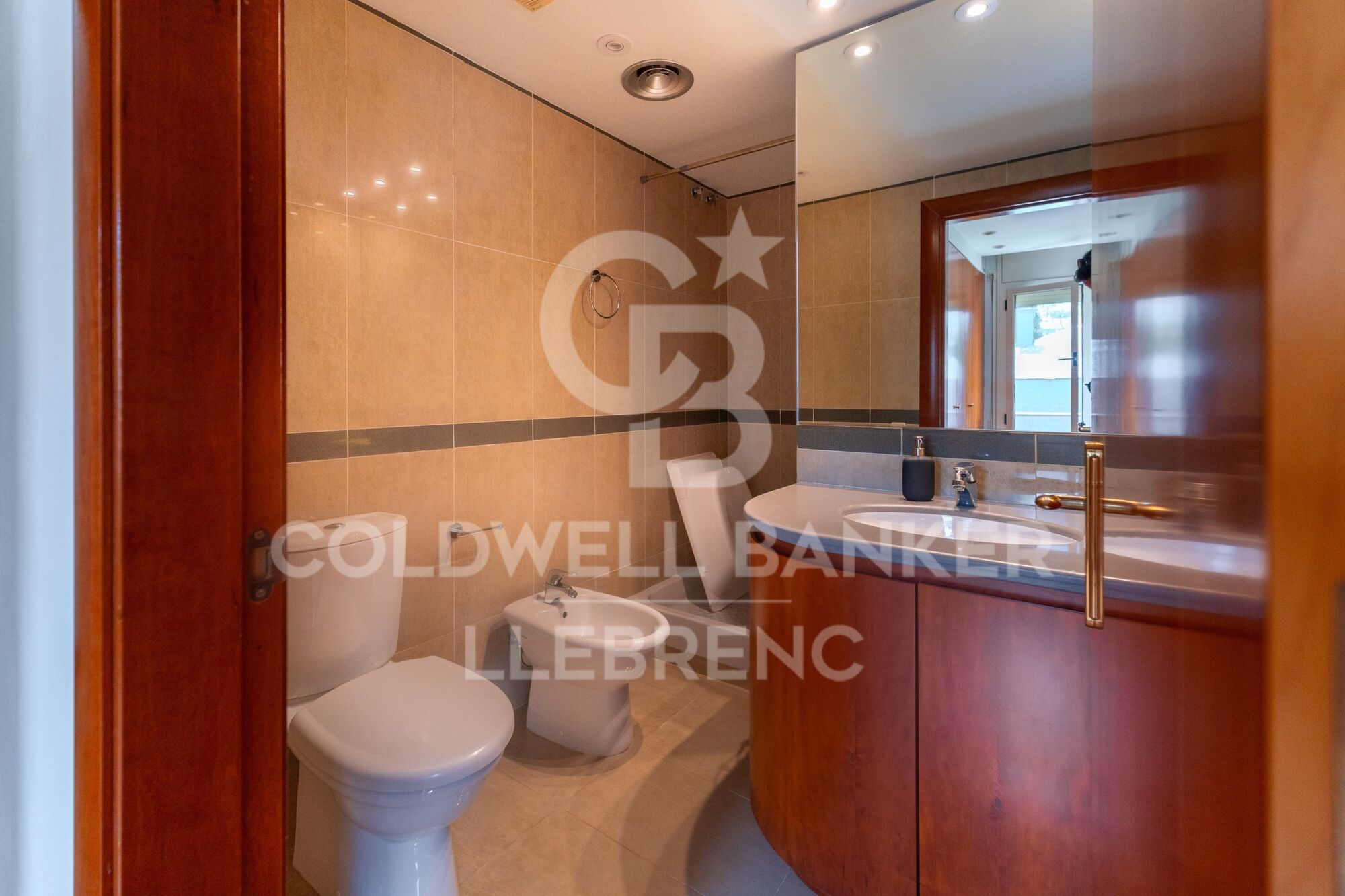 Espectacular casa en venta y alquiler en Vallvidrera con jardín y piscina