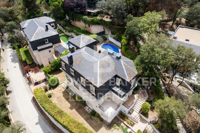 Maison spectaculaire à vendre à Vallvidrera avec jardin et piscine