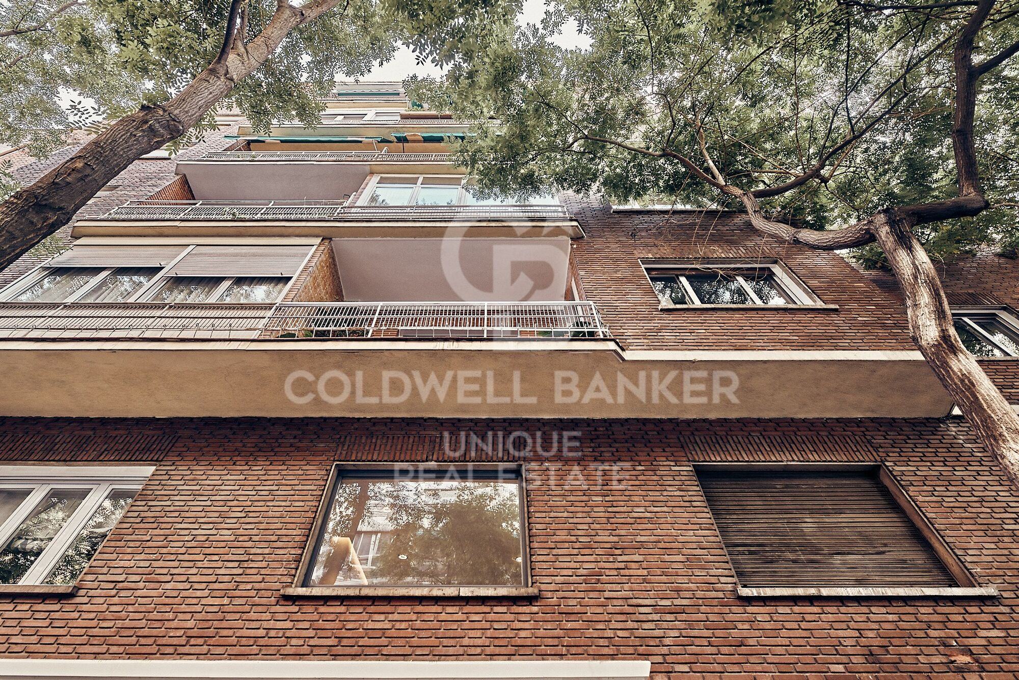 Exclusiva vivienda reformada con terraza y garaje