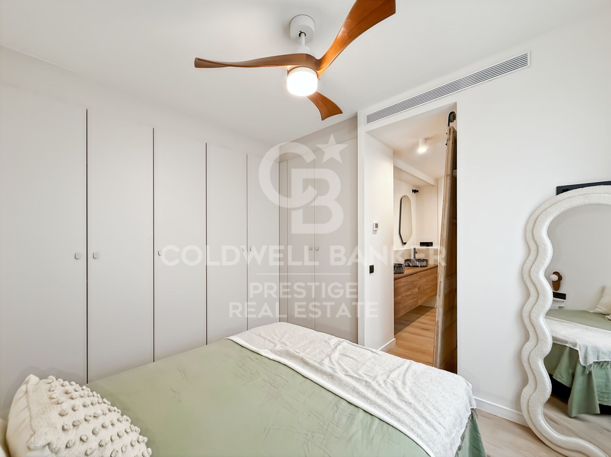 Sant Gervasi: 3 Double Bedrooms, 3 Bathrooms, Terrace & Optional Parking