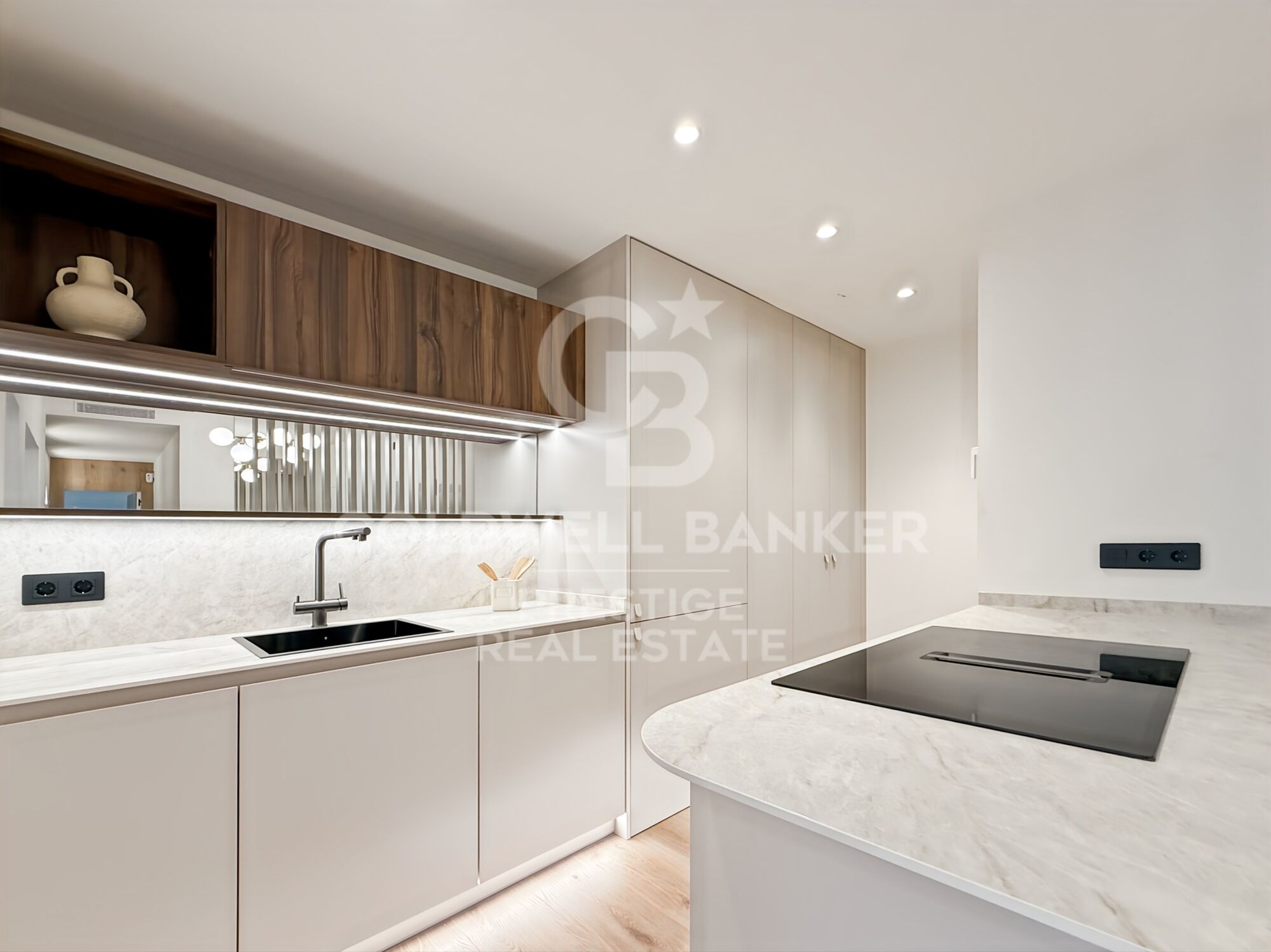 Sant Gervasi: 3 dobles, 3 baños, terraza y parking opcional