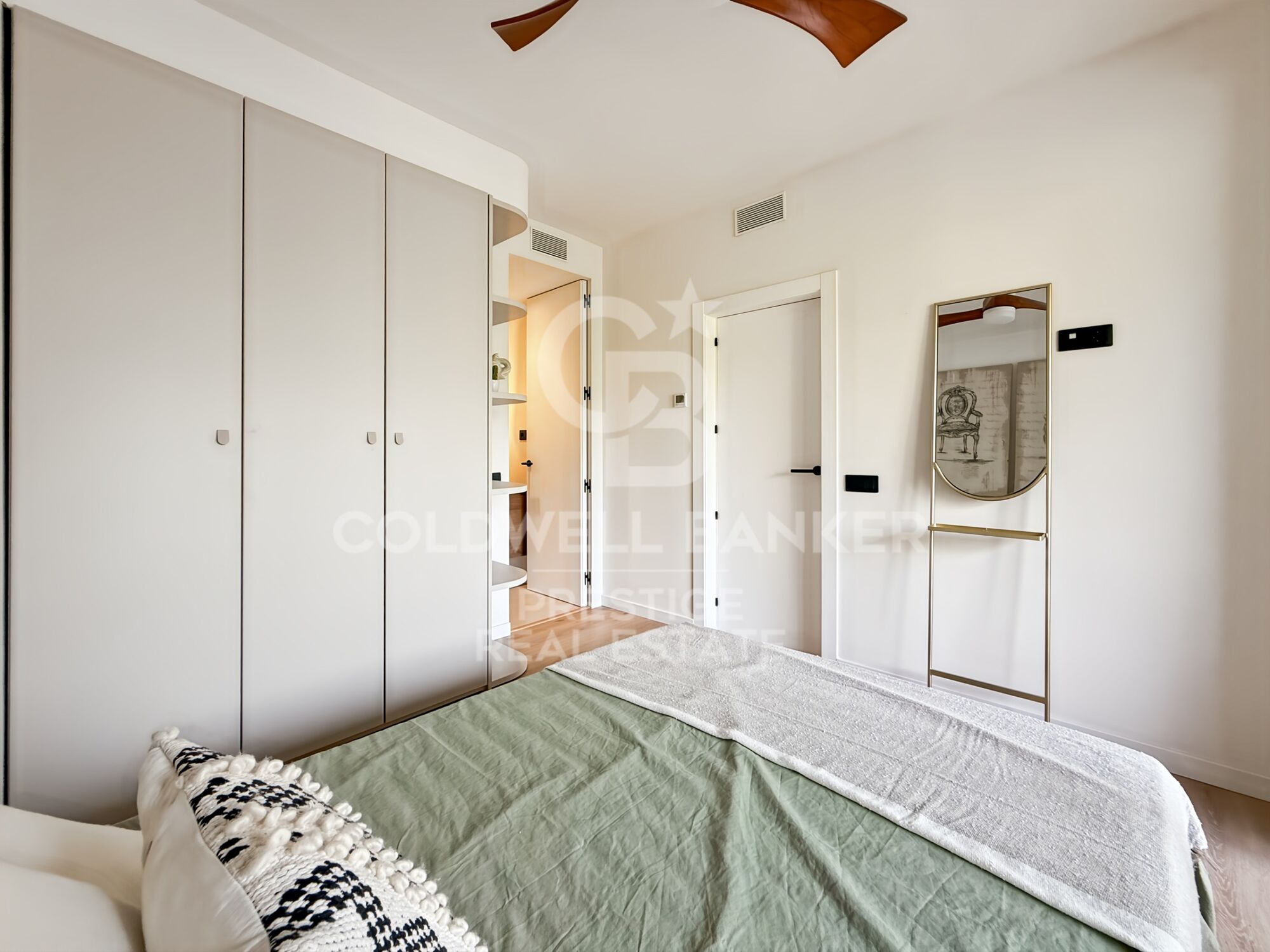Sant Gervasi: 3 dobles, 3 baños, terraza y parking opcional