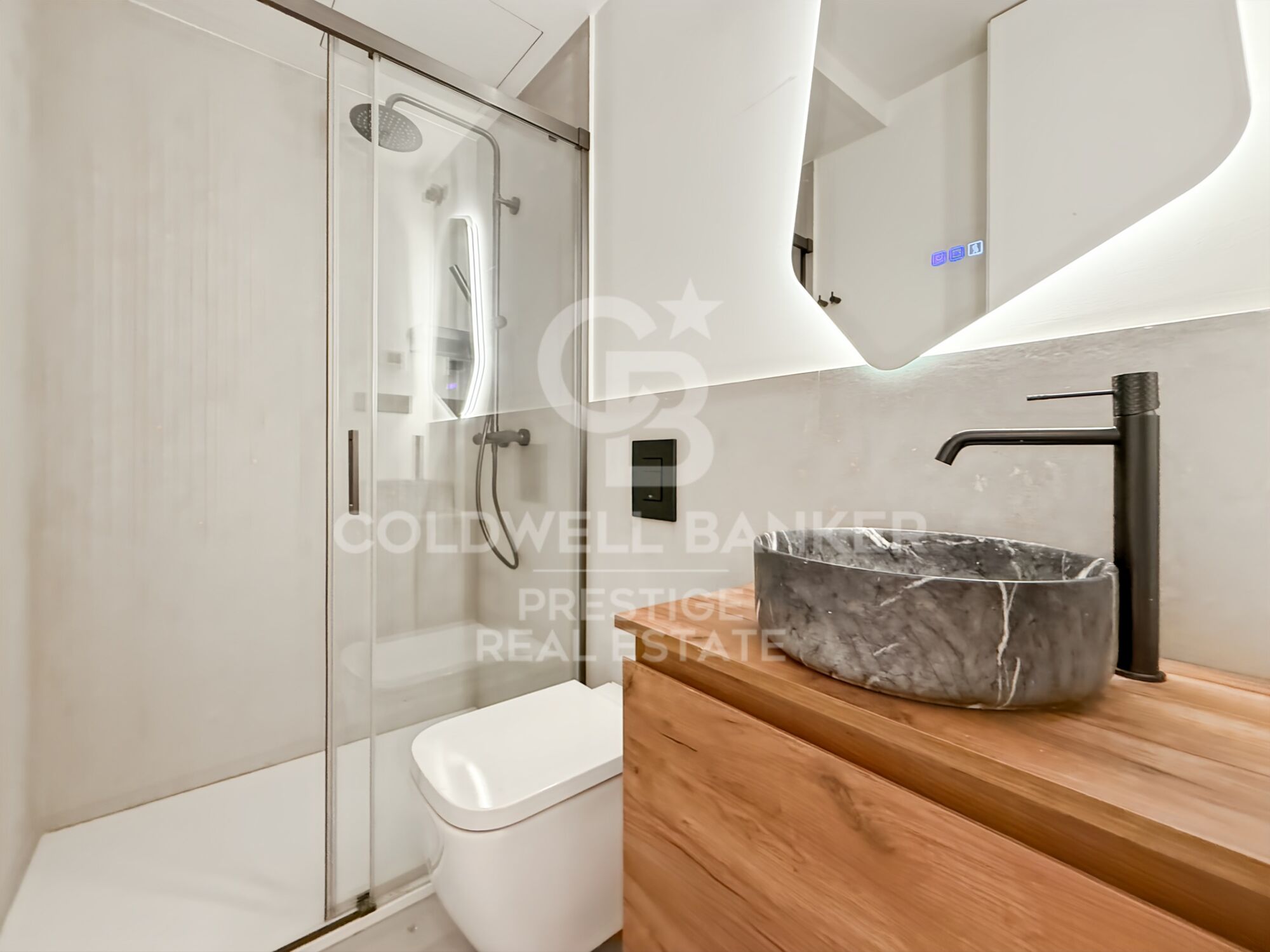 Sant Gervasi: 3 dobles, 3 baños, terraza y parking opcional