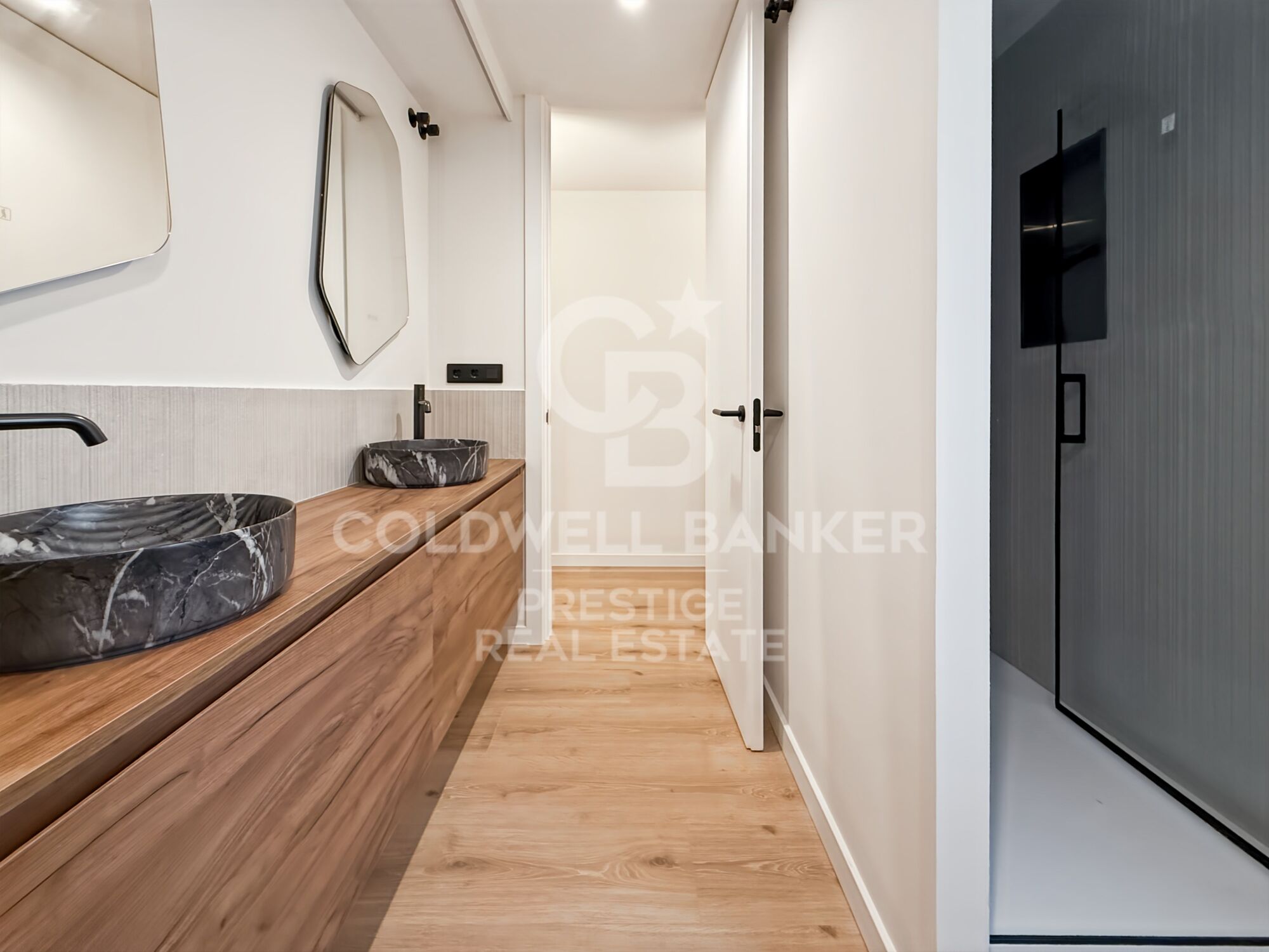 Sant Gervasi: 3 dobles, 3 baños, terraza y parking opcional