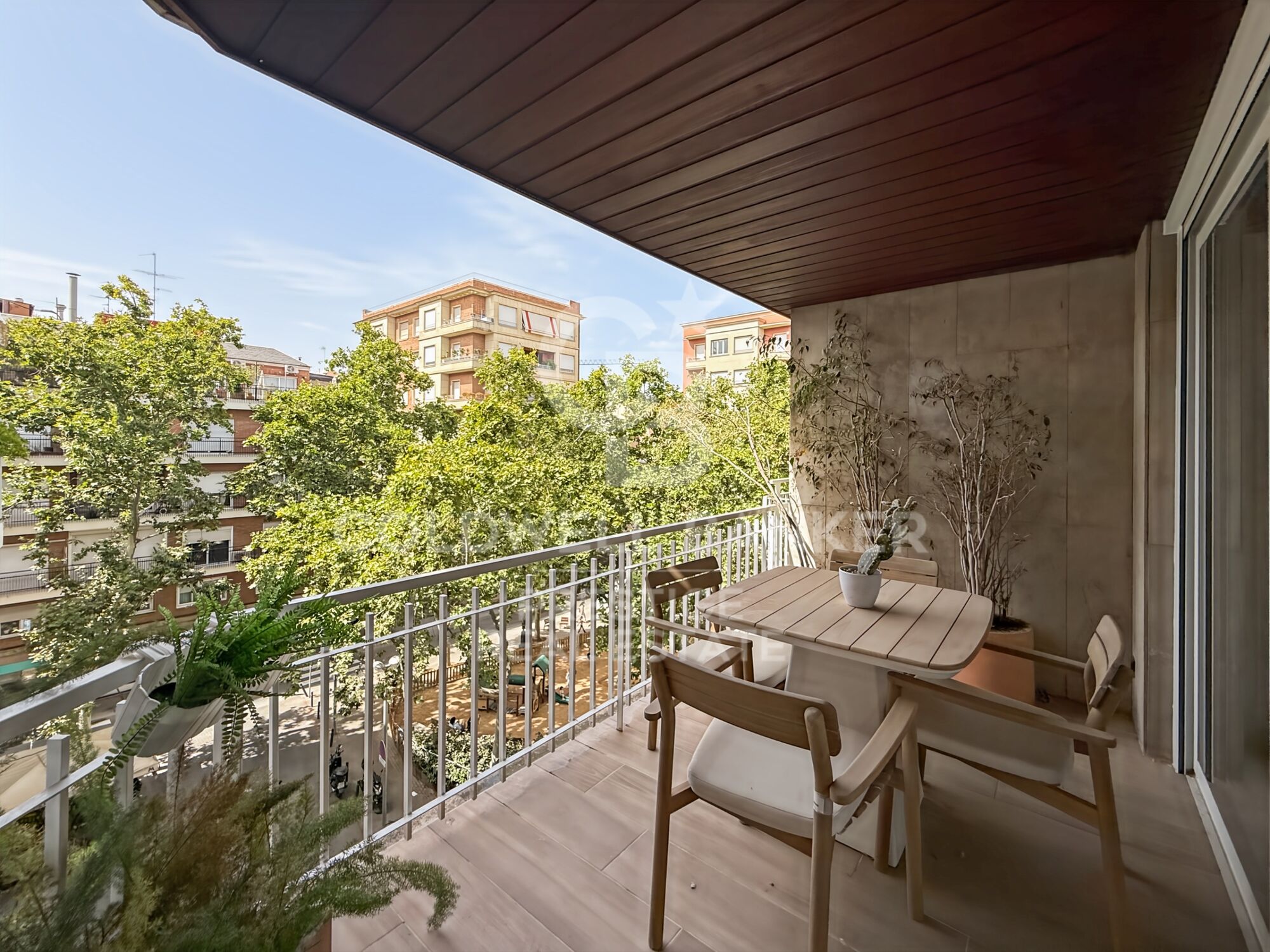 Sant Gervasi: 3 Double Bedrooms, 3 Bathrooms, Terrace & Optional Parking