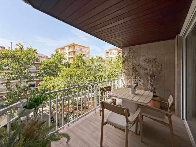 Sant Gervasi: 3 dobles, 3 baños, terraza y parking opcional