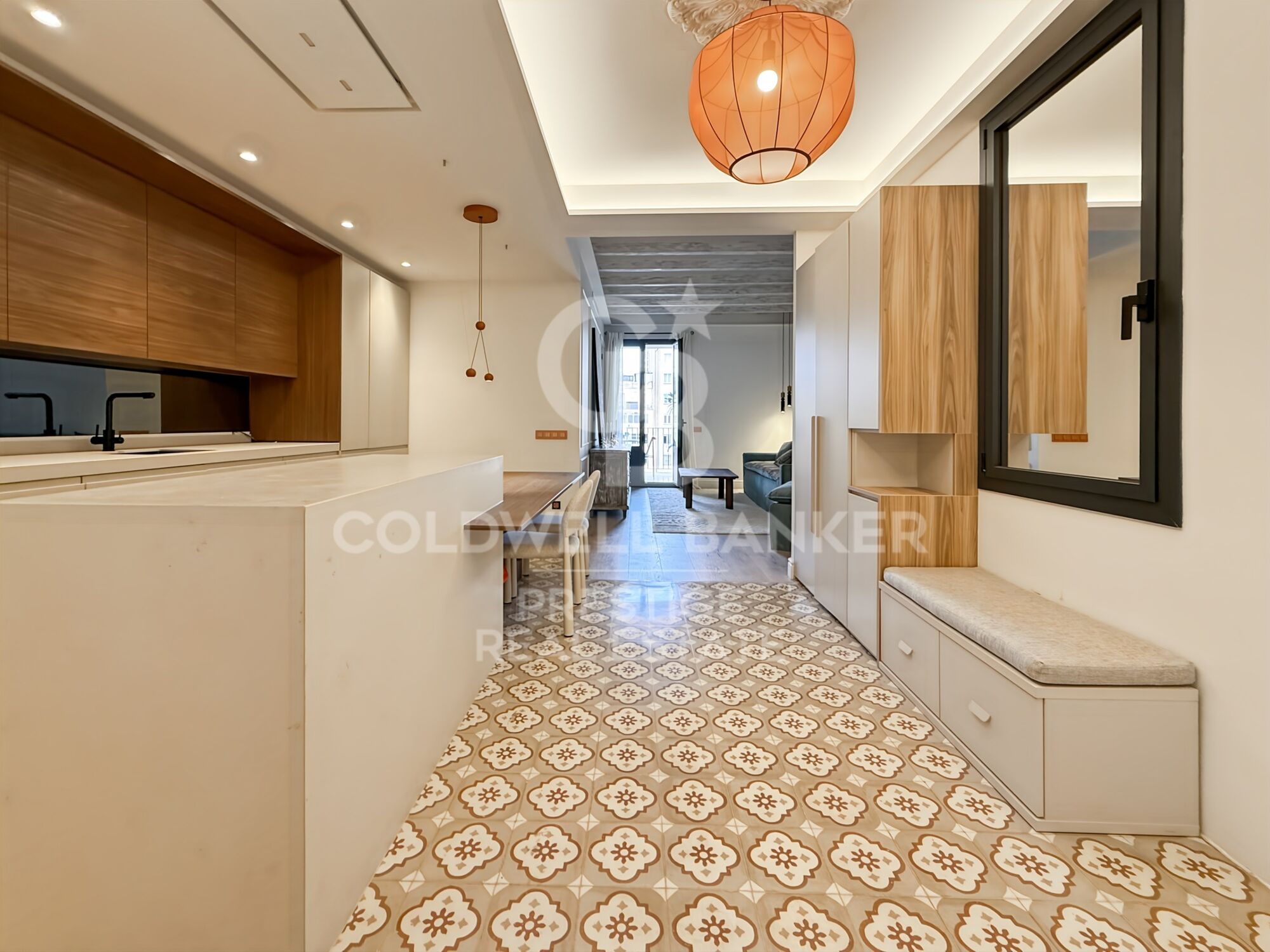 Piso reformado con terraza en Eixample Barcelona