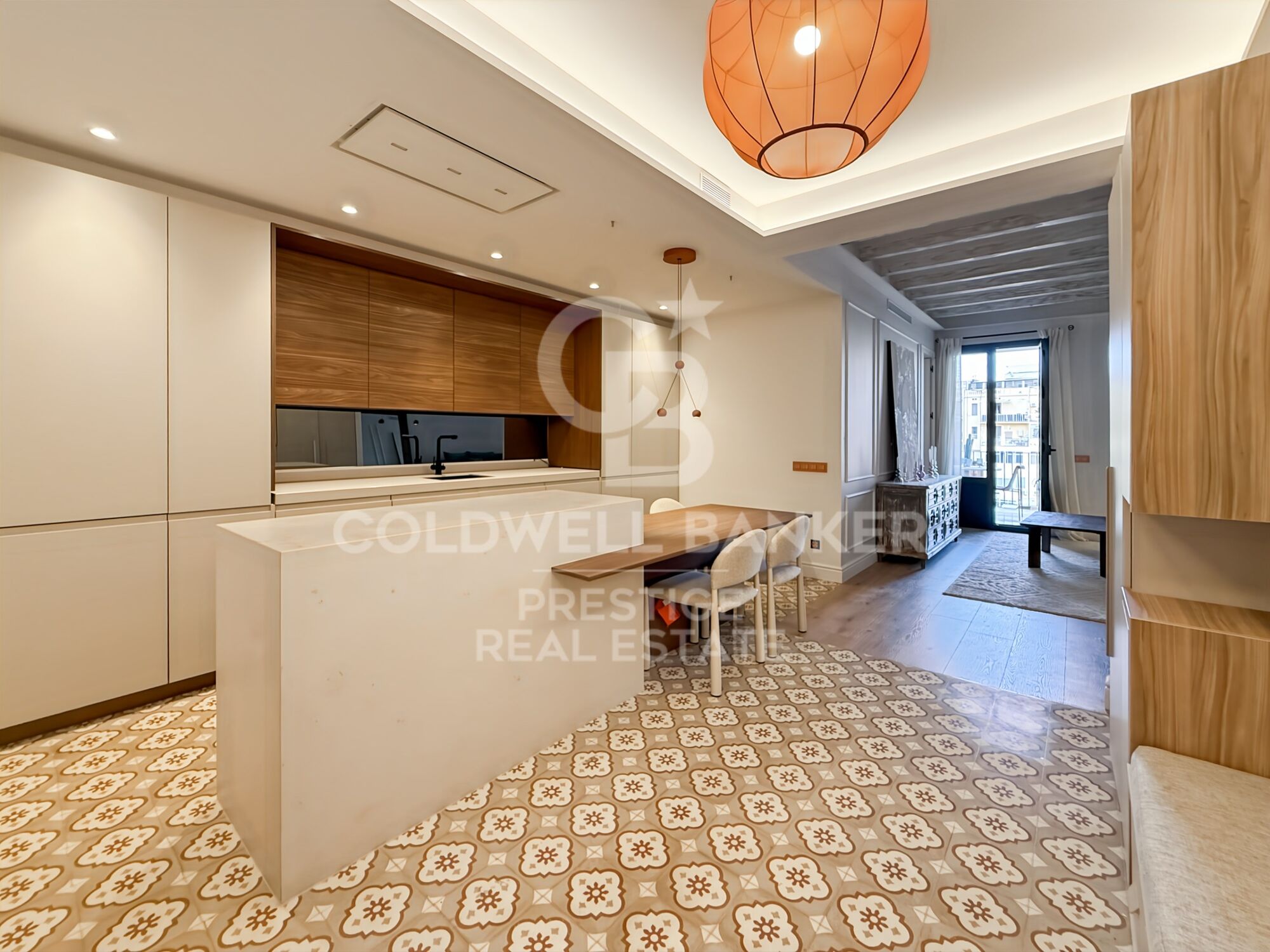 Piso reformado con terraza en Eixample Barcelona