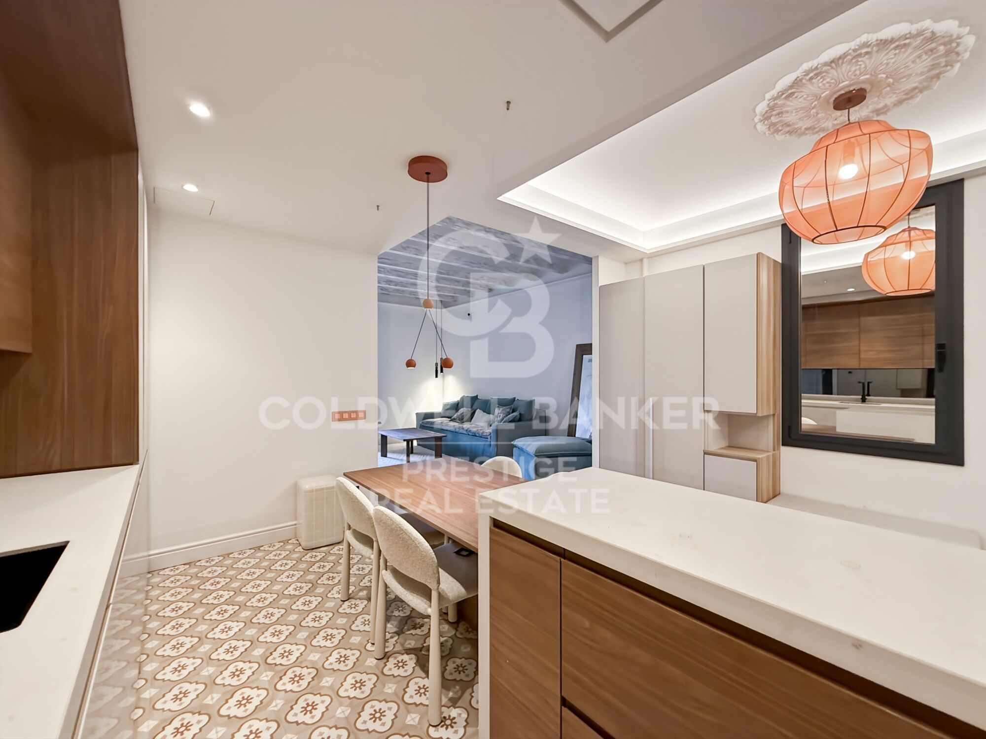 Piso reformado con terraza en Eixample Barcelona