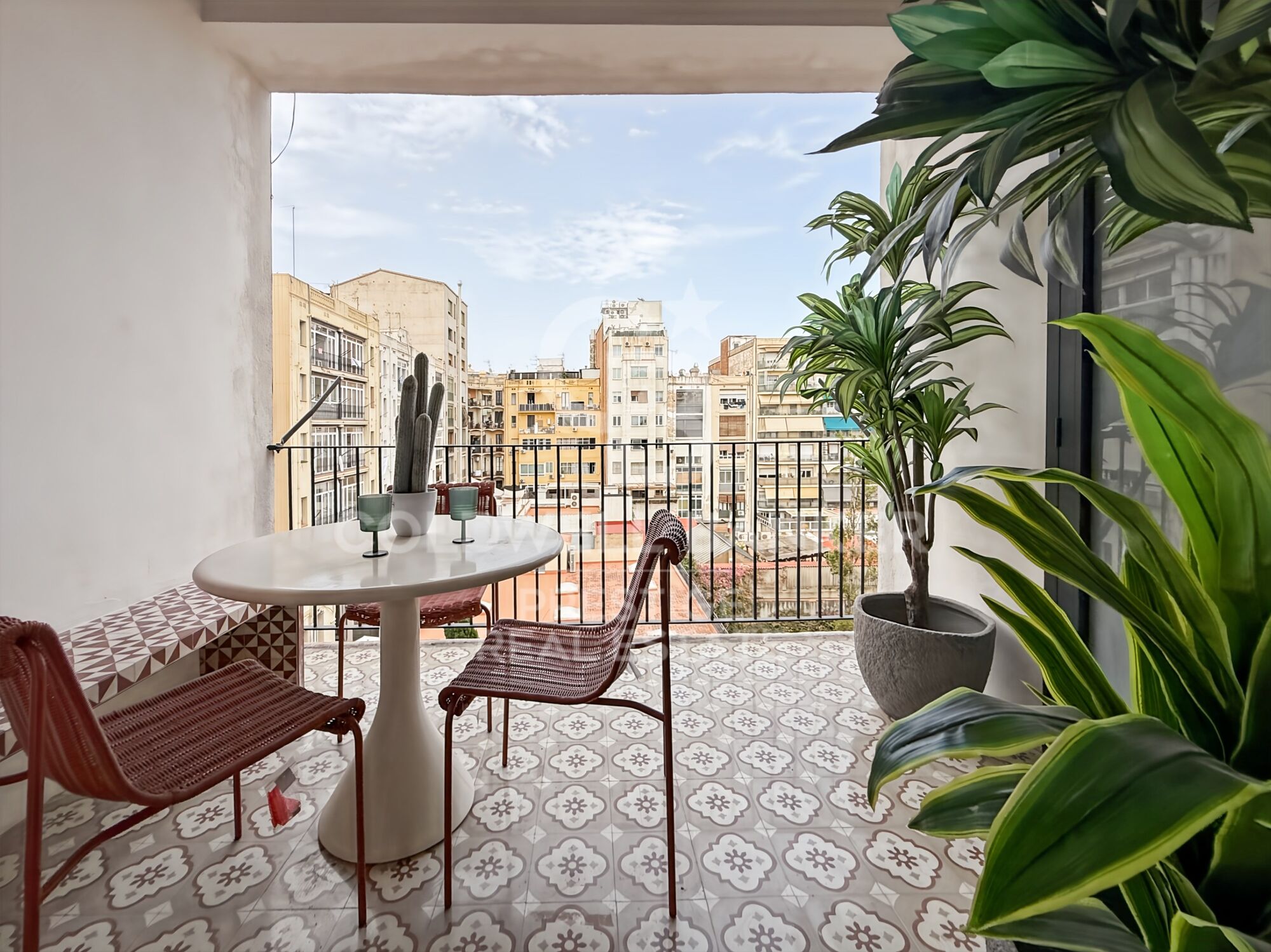 Piso reformado con terraza en Eixample Barcelona