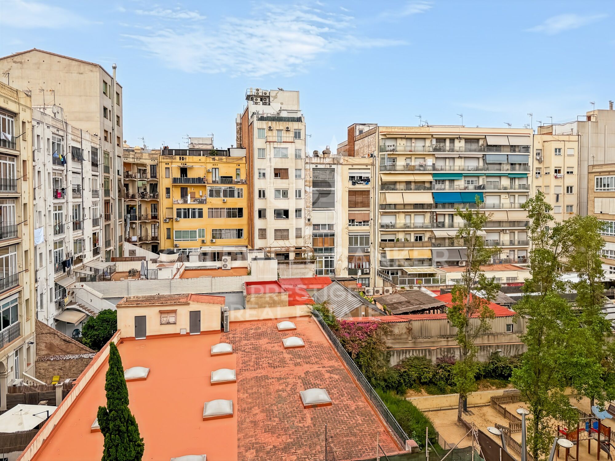 Piso reformado con terraza en Eixample Barcelona
