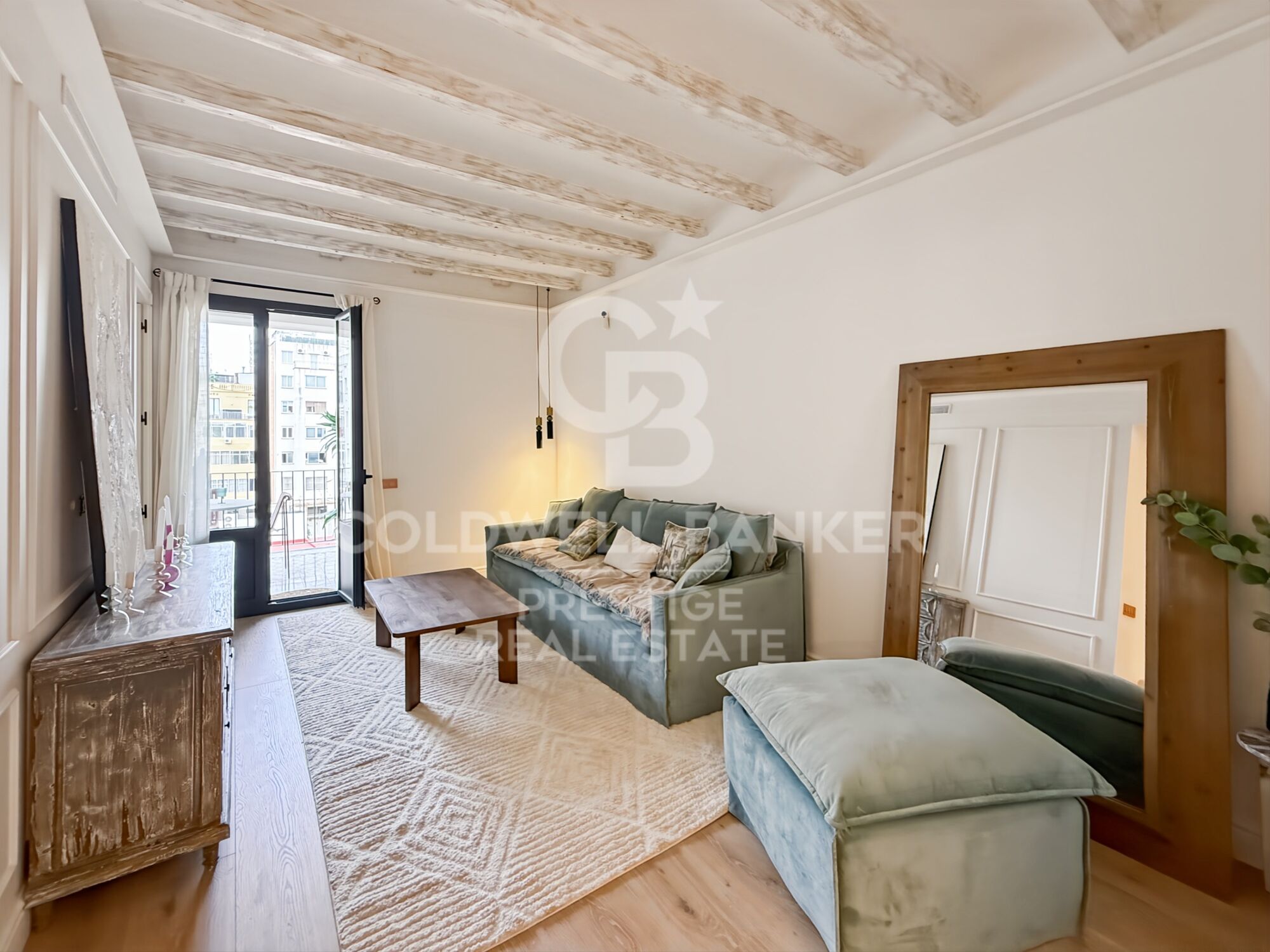Renovated Apartment with Terrace in Eixample, Barcelona