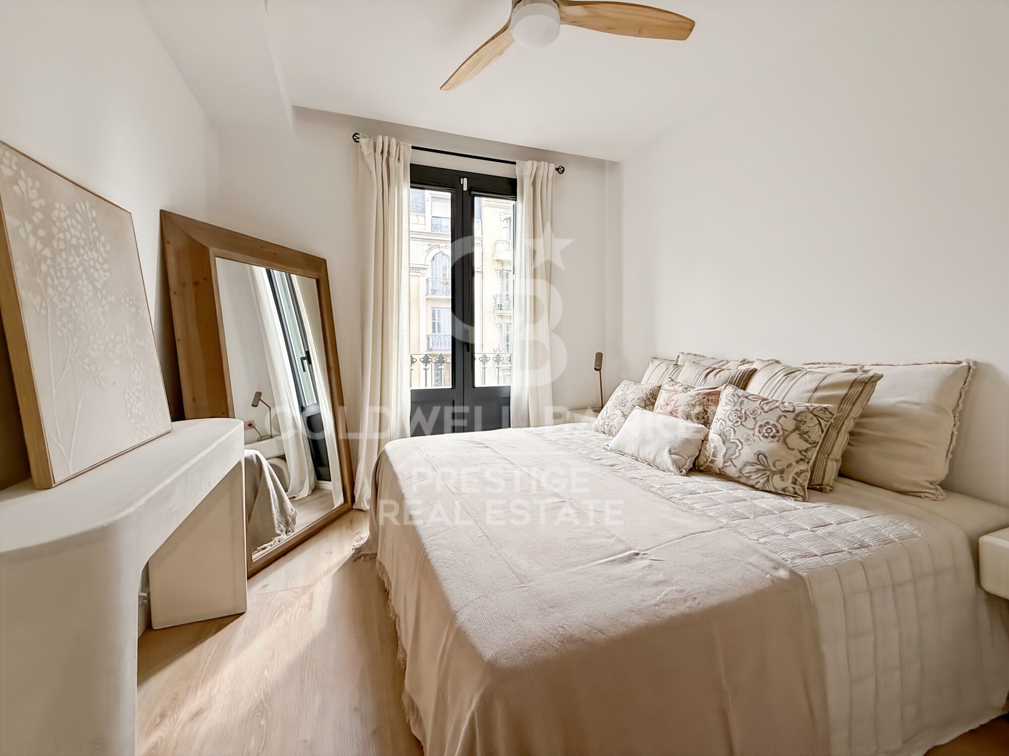 Appartement rénové avec terrasse dans l'Eixample, Barcelone