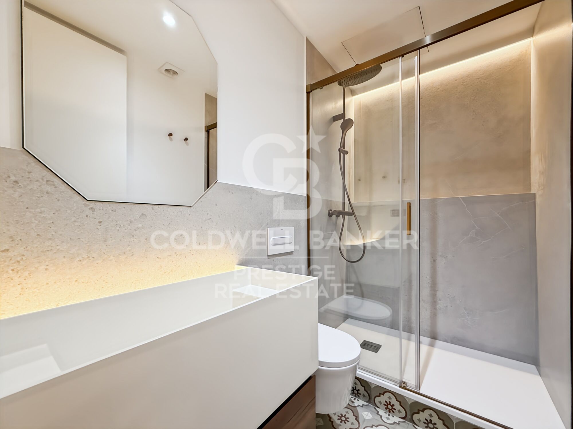 Appartement rénové avec terrasse dans l'Eixample, Barcelone