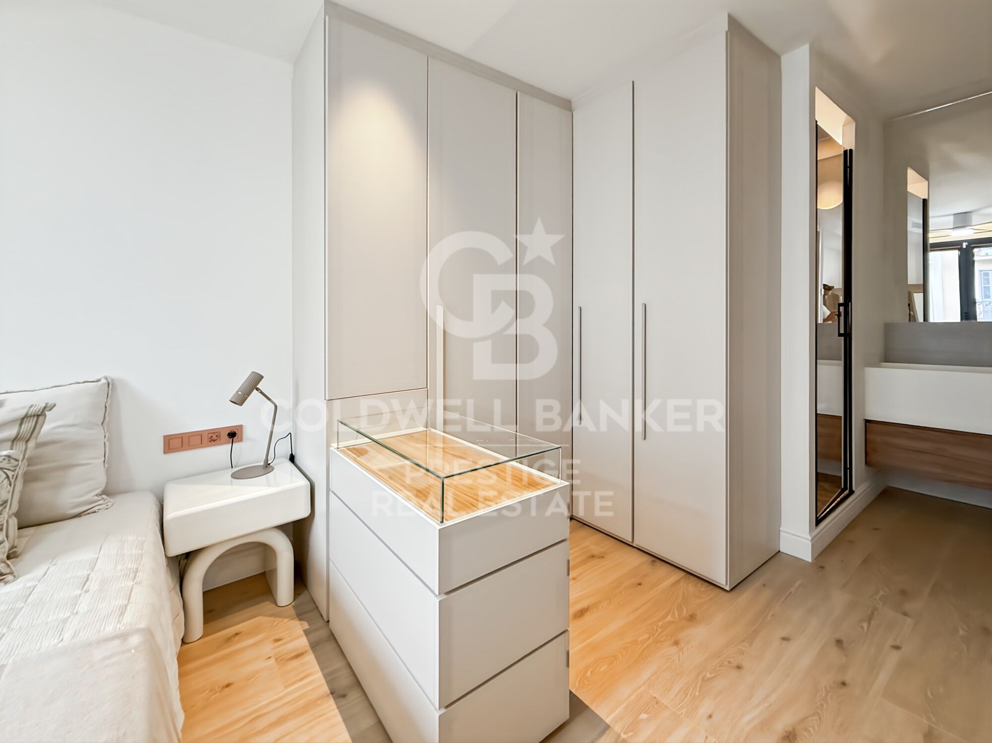 Piso reformado con terraza en Eixample Barcelona