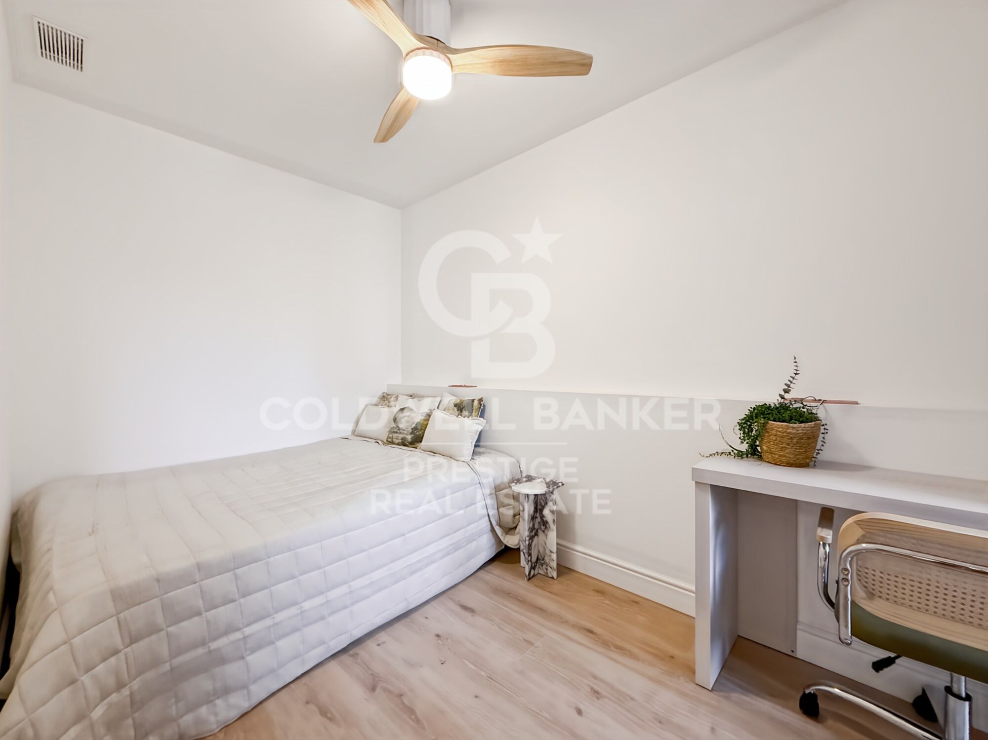 Piso reformado con terraza en Eixample Barcelona