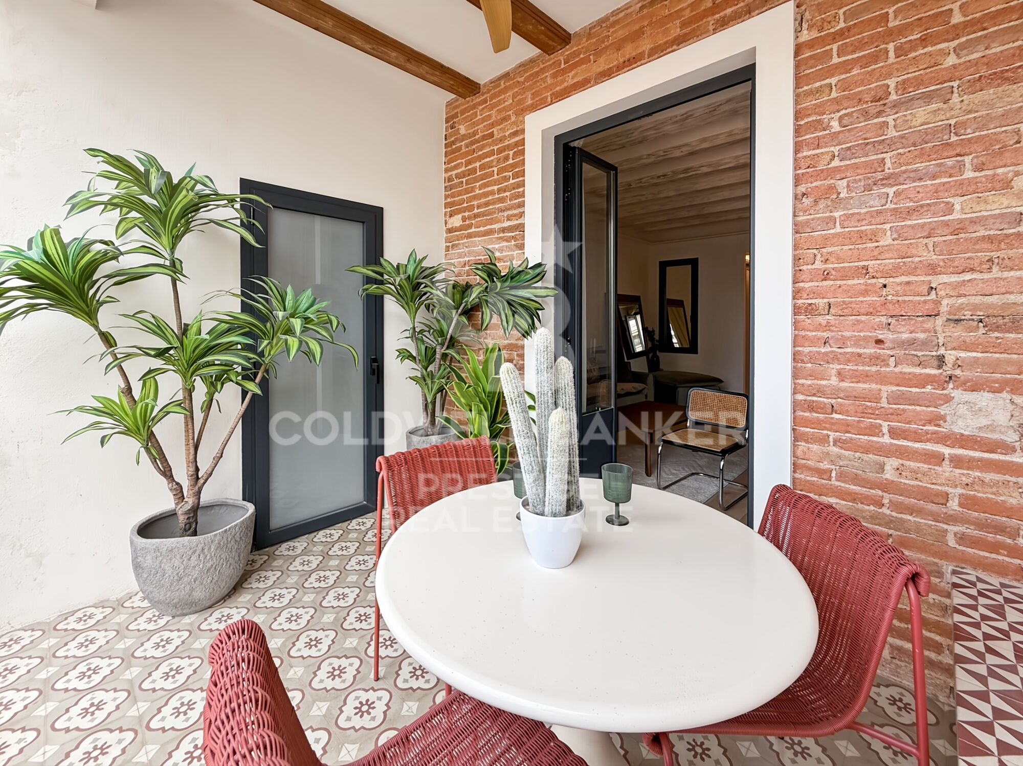 Piso reformado con terraza en Eixample Barcelona