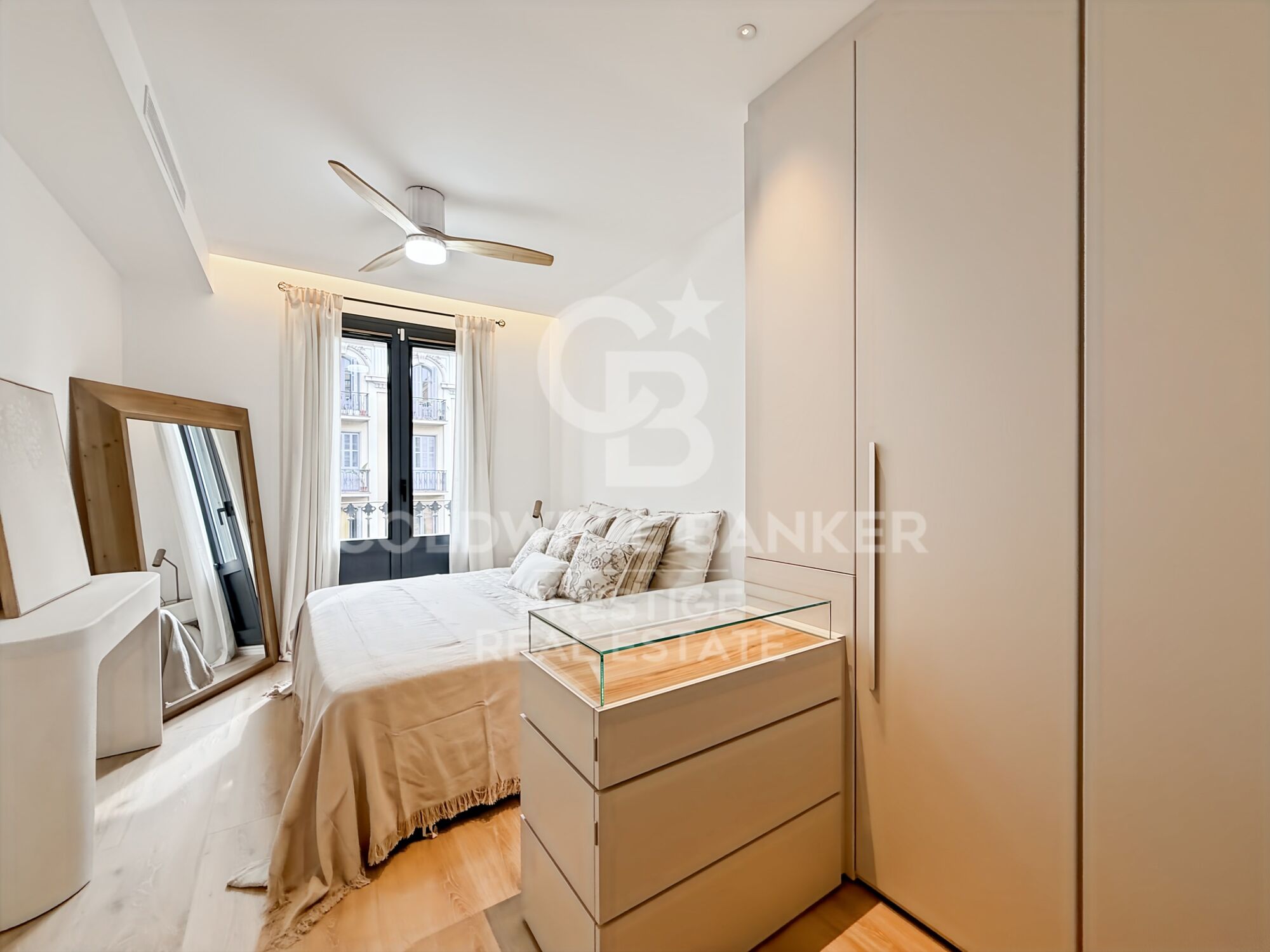 Renovierte Wohnung mit Terrasse im Eixample, Barcelona
