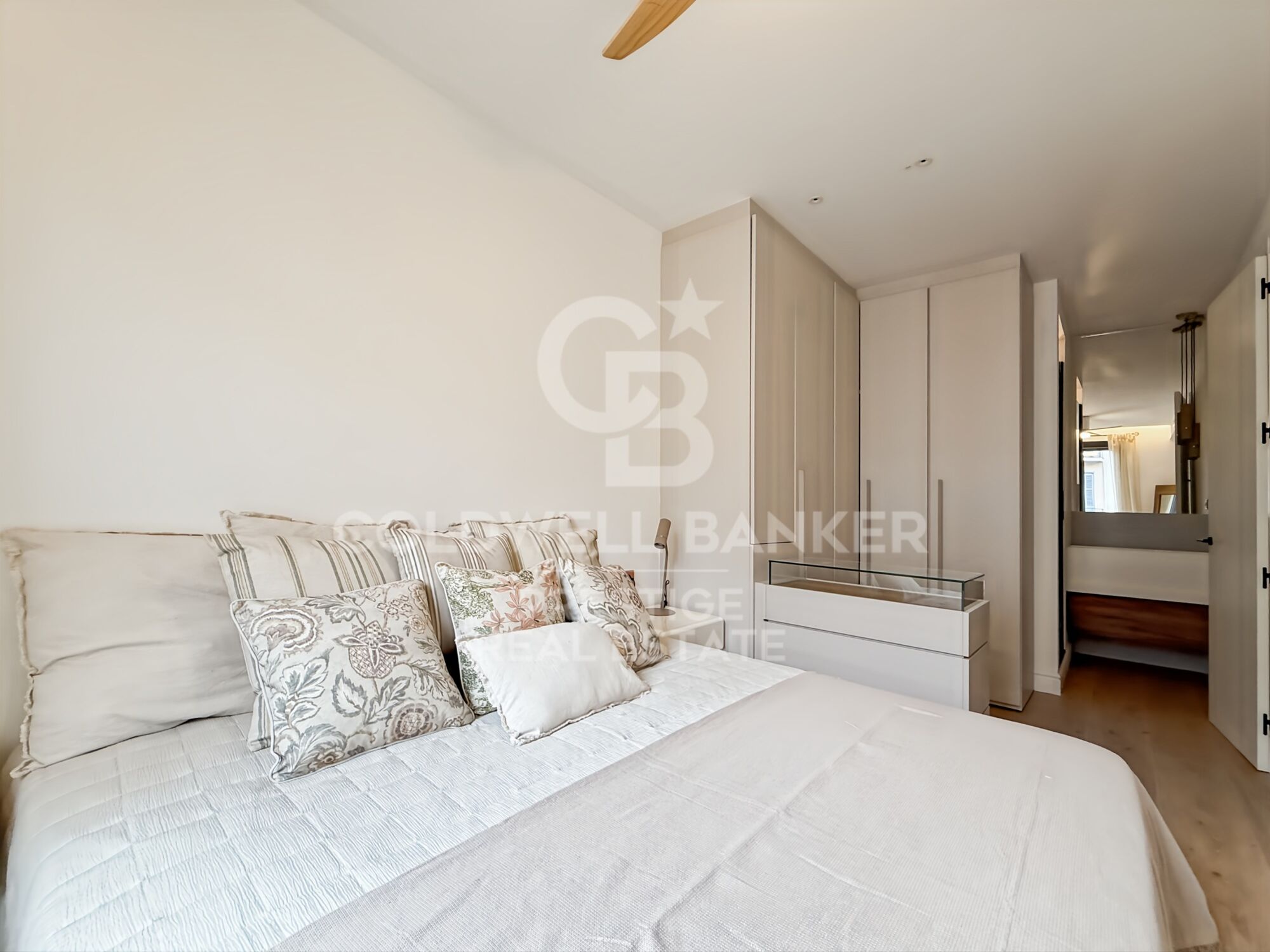 Renovierte Wohnung mit Terrasse im Eixample, Barcelona