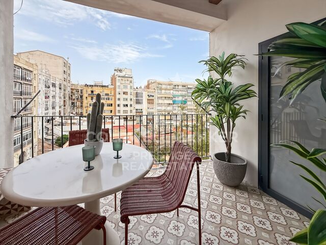 Appartement rénové avec terrasse dans l'Eixample, Barcelone
