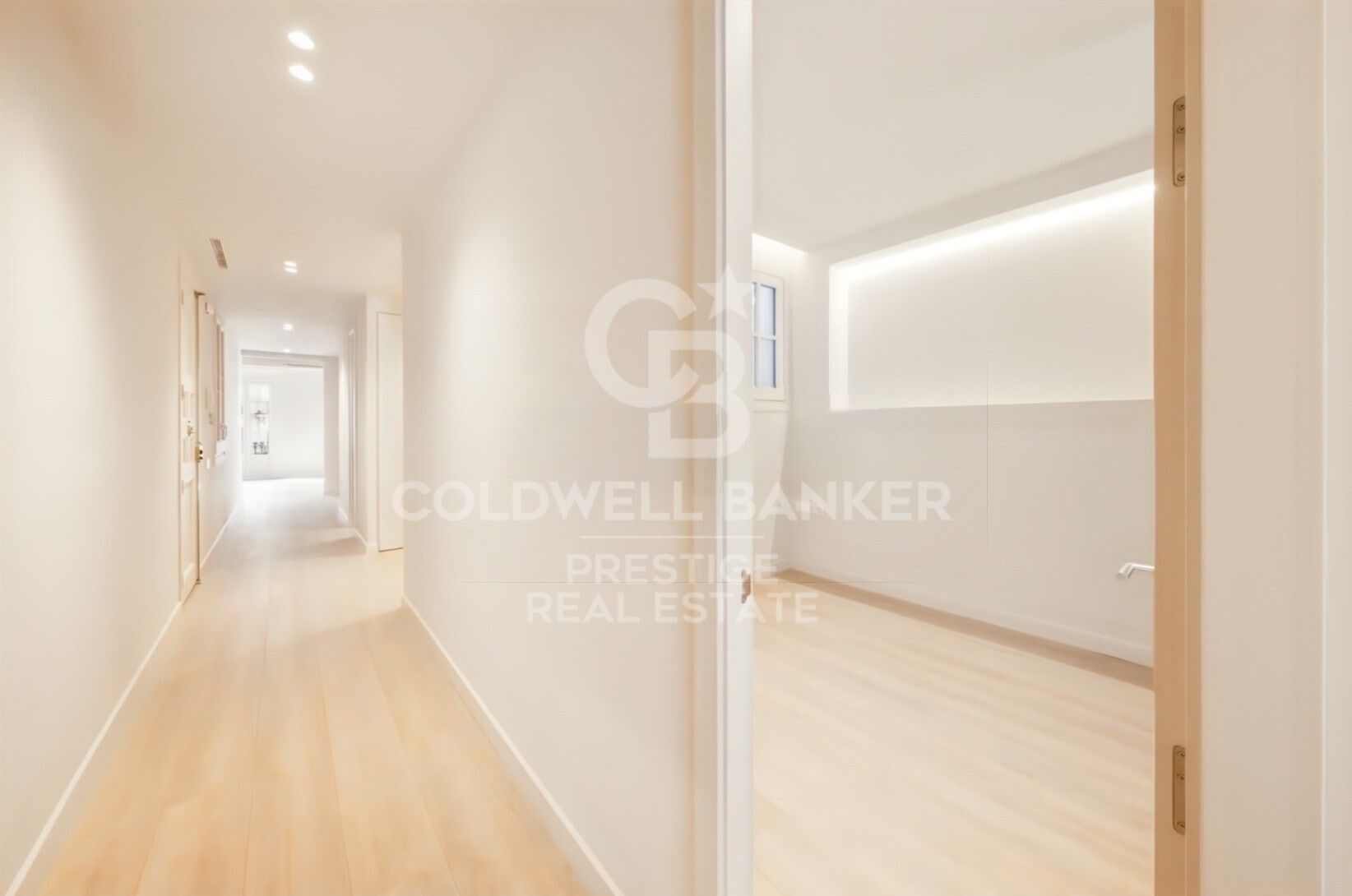 Elegante vivienda de 140 m² reformada a estrenar en el eje peatonal de Consell de Cent | Quadrat d'Or
