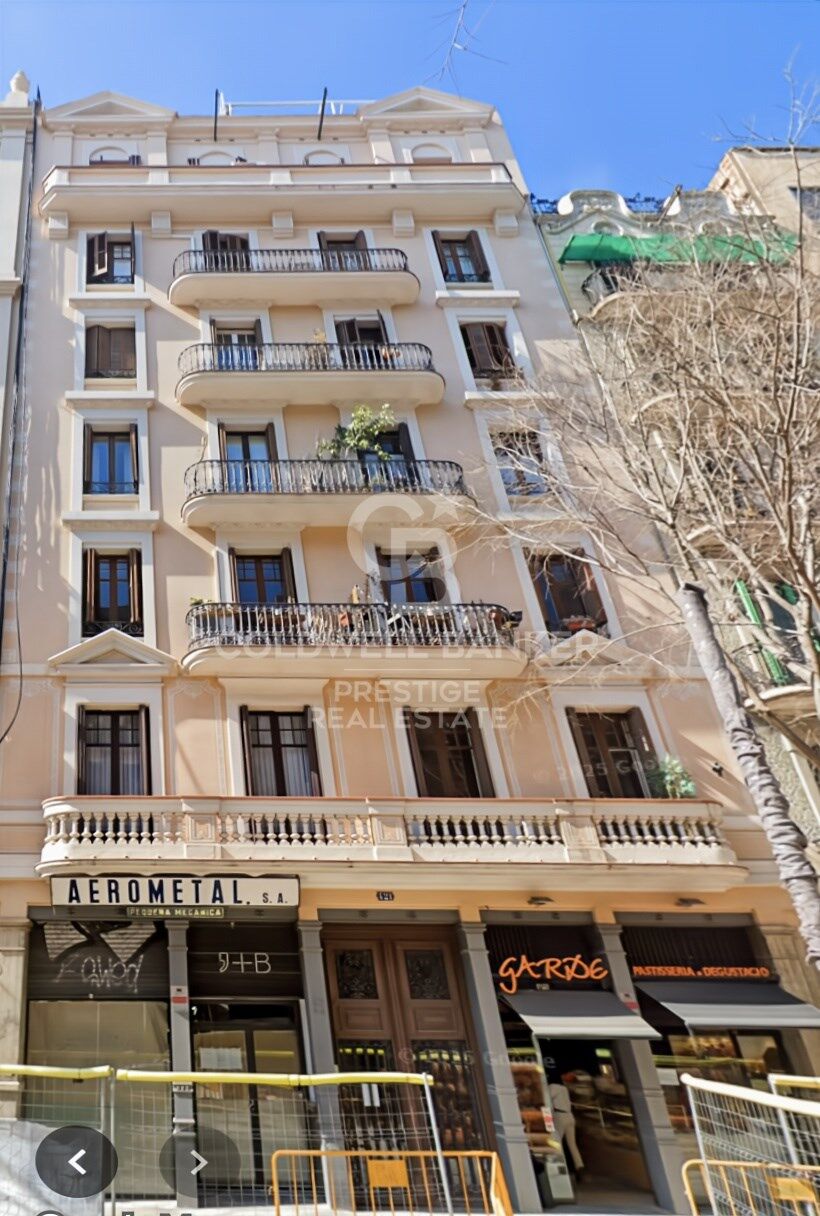 Elegante vivienda de 140 m² reformada a estrenar en el eje peatonal de Consell de Cent | Quadrat d'Or