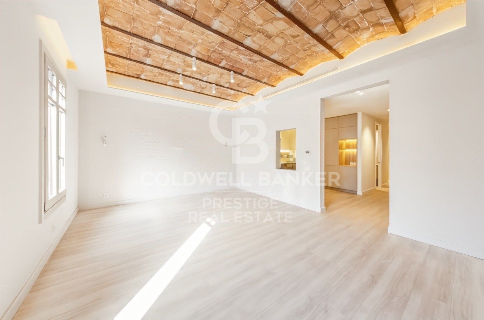 Elegante vivienda de 140 m² reformada a estrenar en el eje peatonal de Consell de Cent | Quadrat d'Or