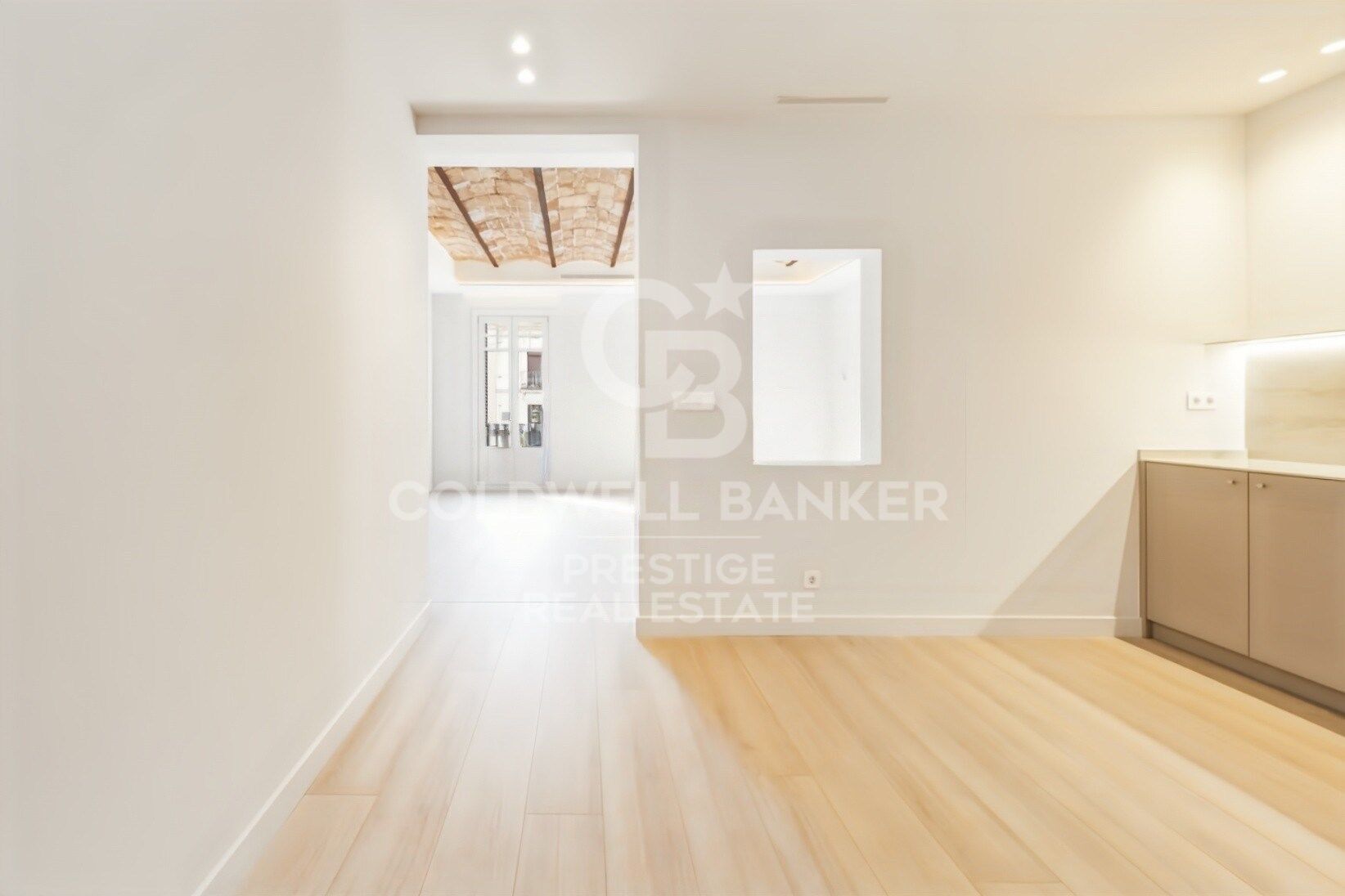 Elegante vivienda de 140 m² reformada a estrenar en el eje peatonal de Consell de Cent | Quadrat d'Or
