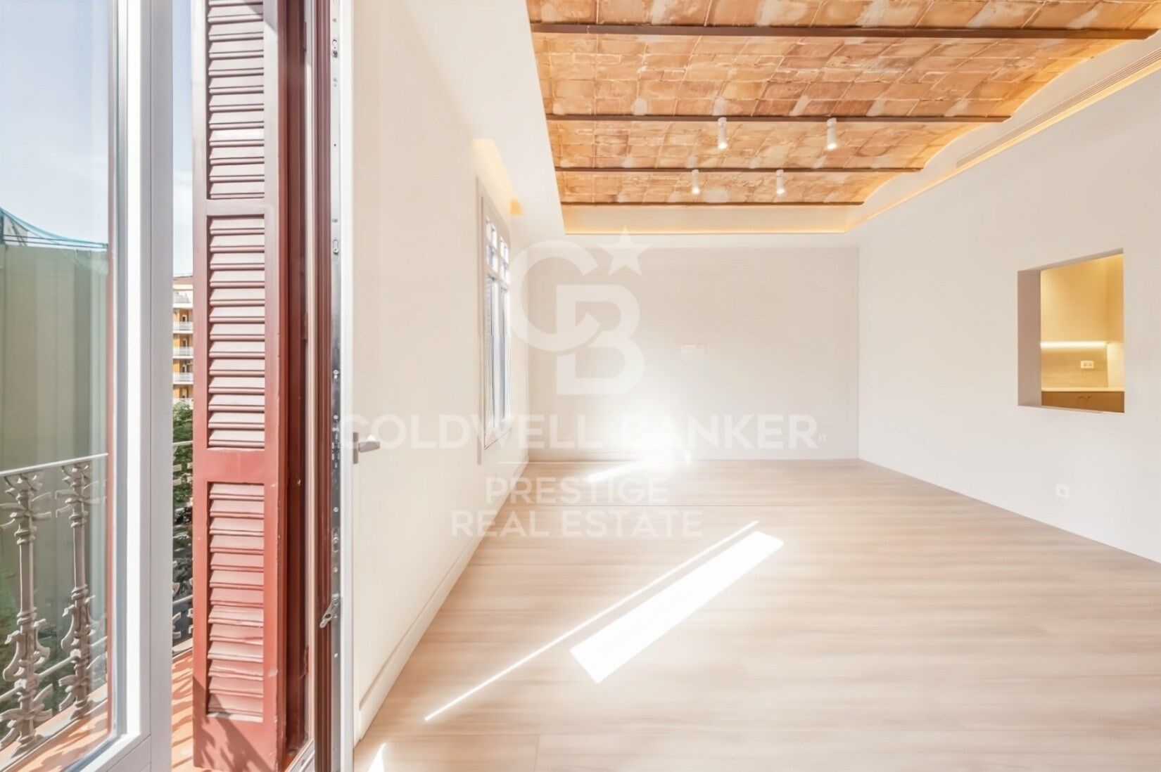 Elegant 140 sqm newly renovated home on the pedestrianized Consell de Cent street | Quadrat d'Or