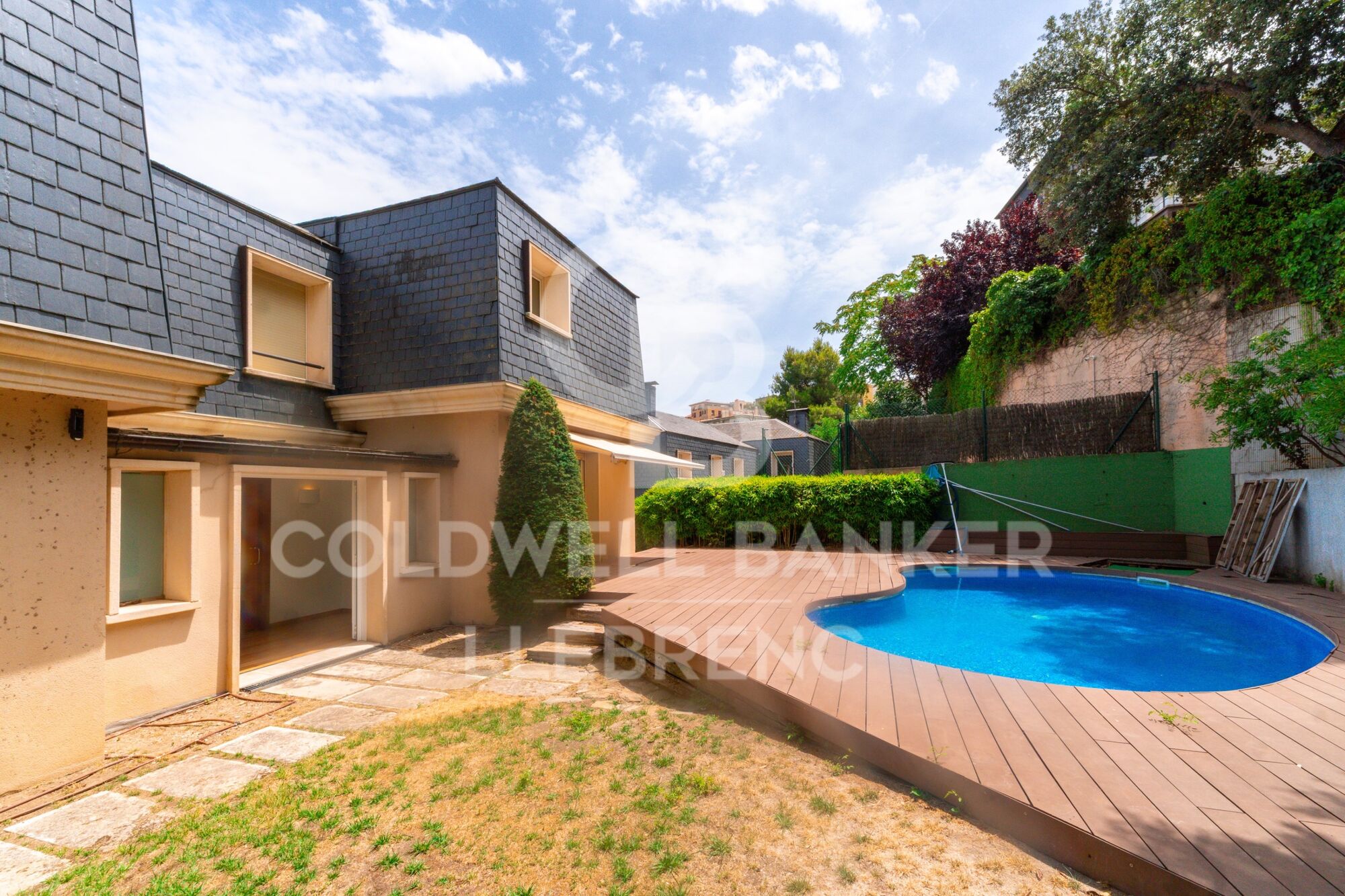 Espectacular casa en venta y alquiler en Vallvidrera con jardín y piscina