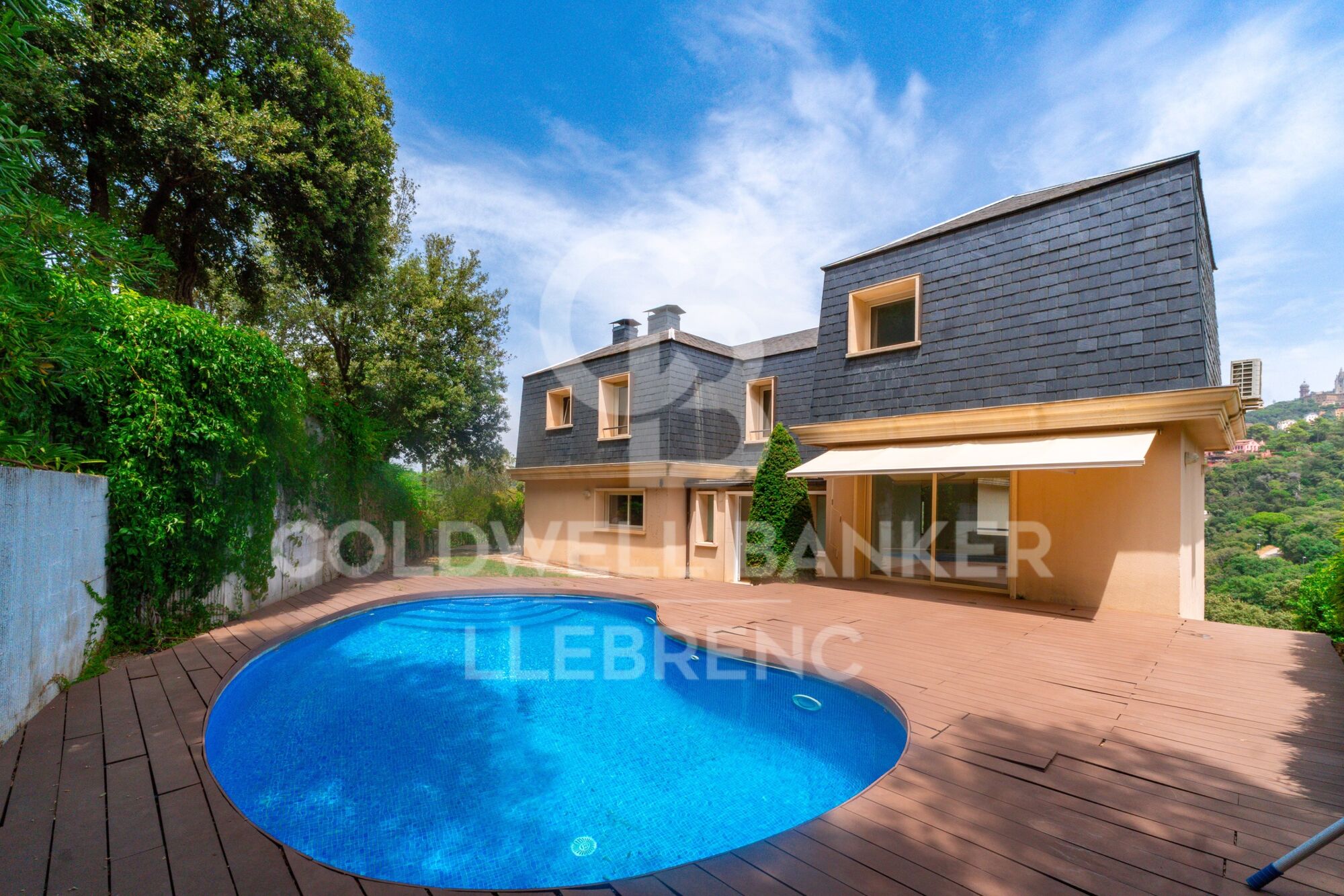 Espectacular casa en venta y alquiler en Vallvidrera con jardín y piscina
